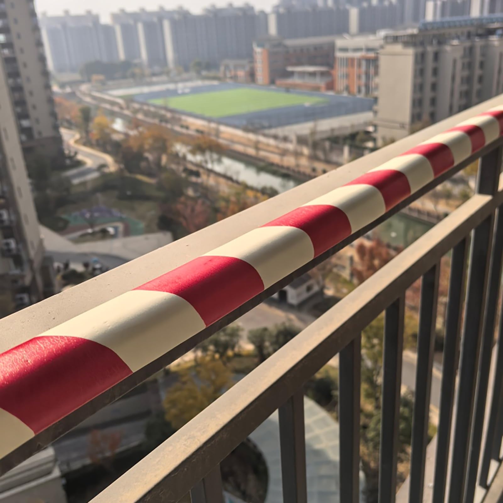 Paraspigoli per bordi da parete, protezione in schiuma di gomma tipo L, strisce di avvertimento industriali autoadesive per garage, magazzini, fabbriche (508 cm, rosso bianco)