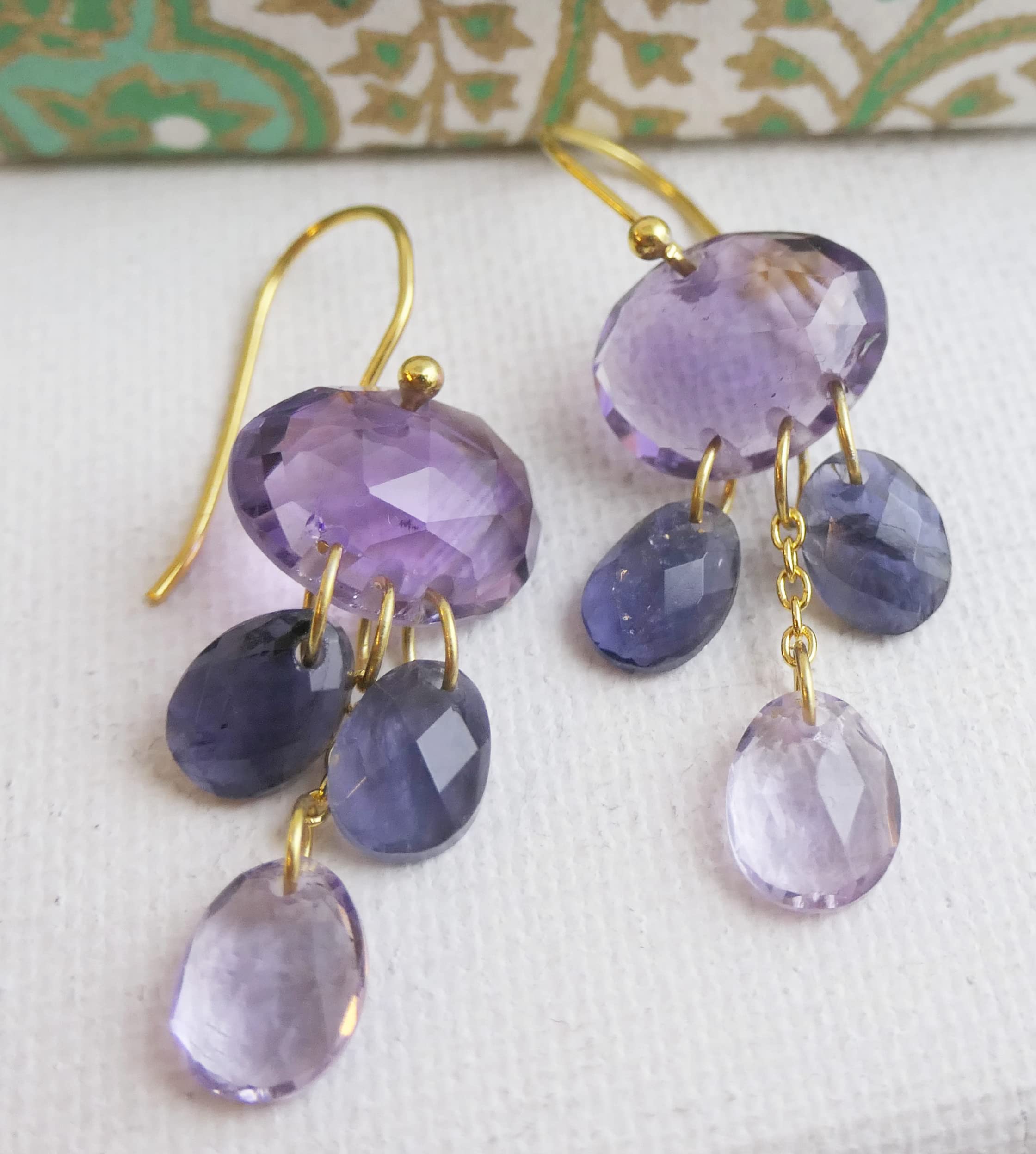Amethyst und Iolith vergoldete 925 SIlber Ohrringe - Natürlicher Edelstein
