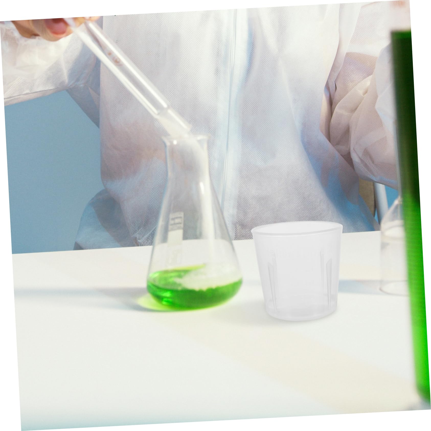 STOBAZA 20ml Pp Plastic Lab Measuring Cups 50pcs Graduated Volumetric Beakers Lightweight Reusable for Accurate Measurements