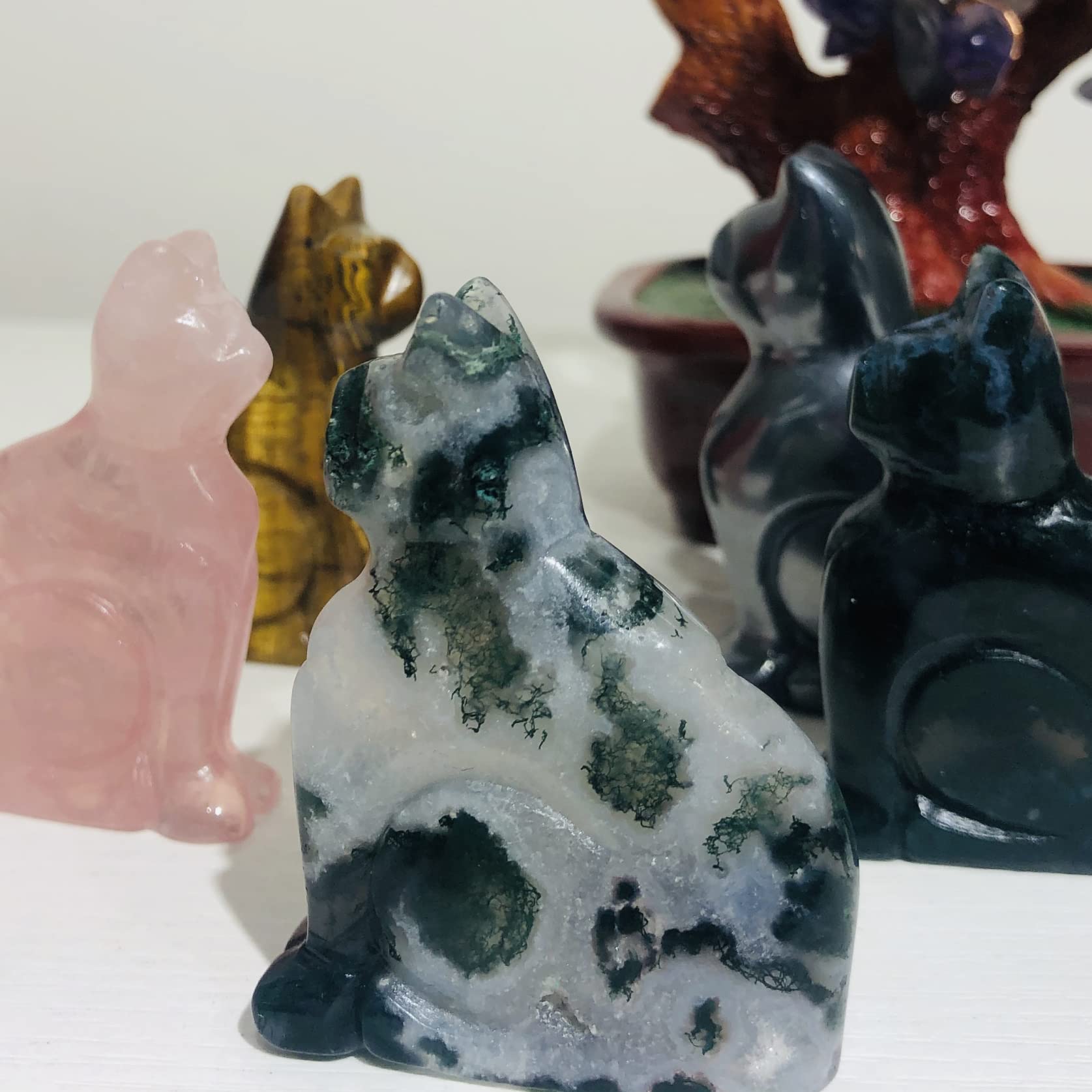 Amazon.co.jp: 猫の置物 天然の苔瑪瑙の彫刻が施された動物の像 ローズ