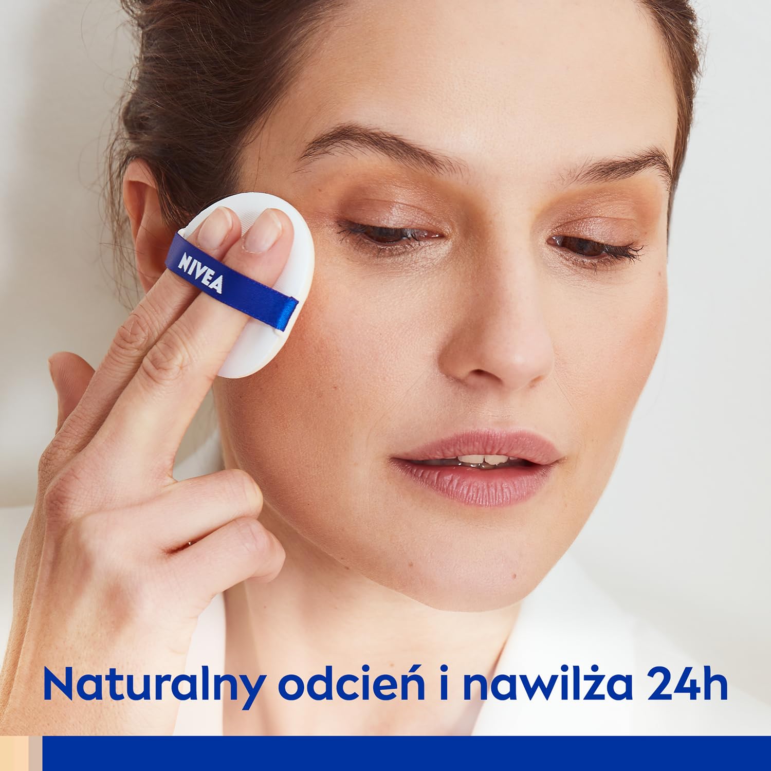 NIVEA CELLULAR Expert Filler Przeciwzmarszczkow pielęgnujący Krem-podkład w poduszce z kwasem hialuronowym i filtrem SPF15 kolor średni, 15ml