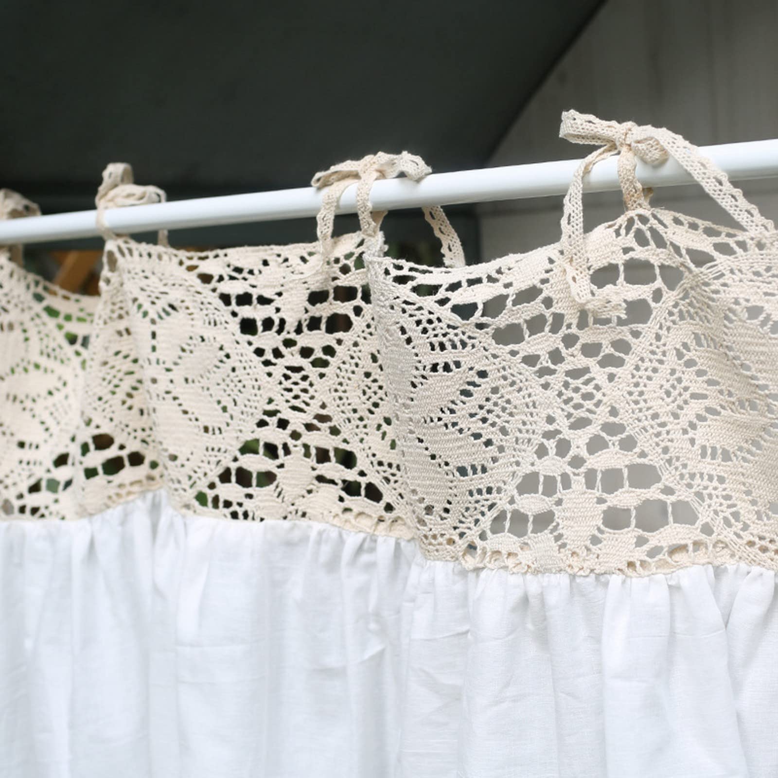 A.Monamour Tenda Corta per Finestra Piccola Pizzo Floreale Beige Lavorato All'Uncinetto In Cotone Bianco Boho Chic Tendina Tenda da Cucina Bistrot Caffè Mezza Tenda Mantovana Tenda a Vetro