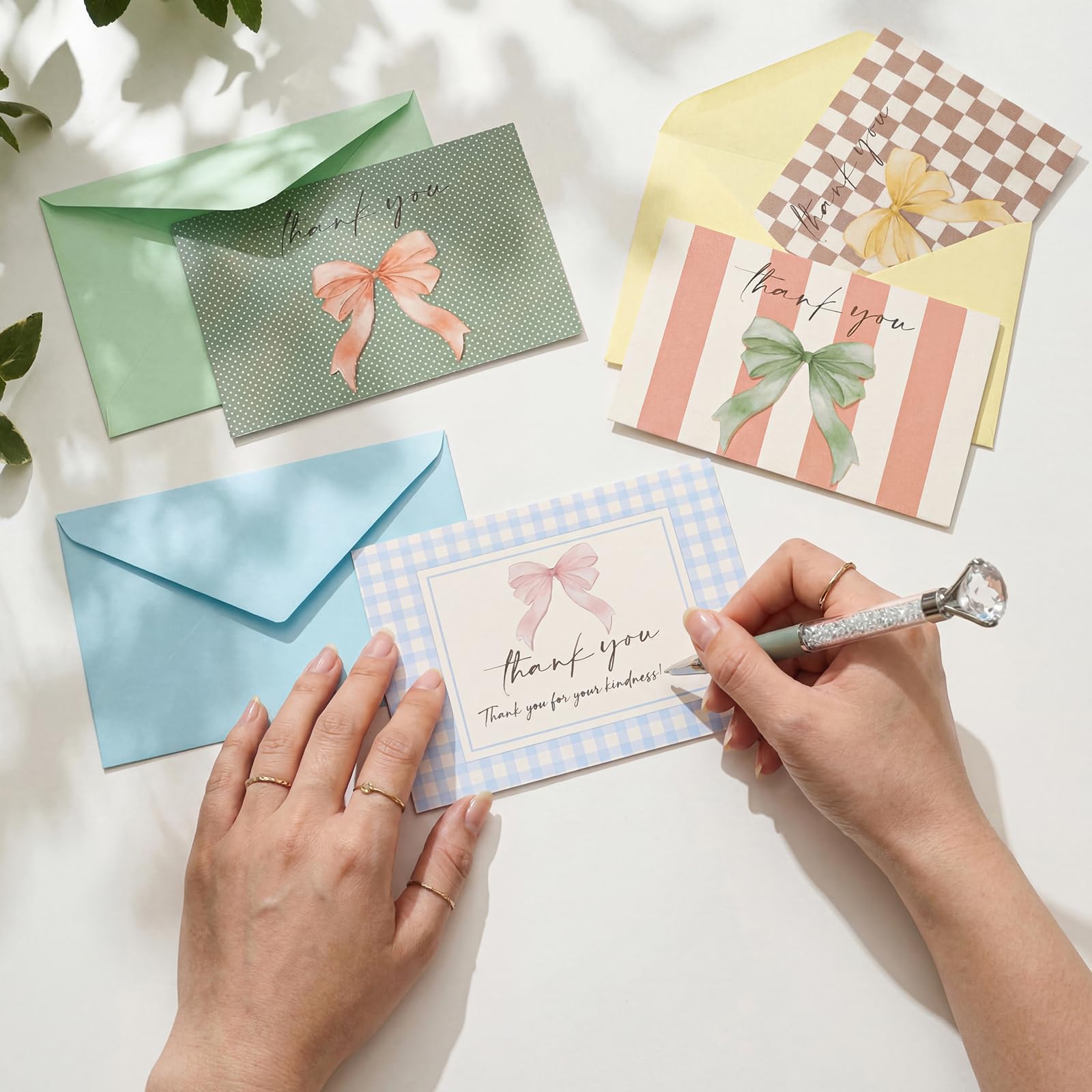 Sabary Biglietti di ringraziamento colorati con buste e adesivi, design elegante con fiocco, 50 pezzi, 10 x 15 cm, con fiocchi ad acquerello, biglietti di auguri vuoti per addio al nubilato, matrimoni
