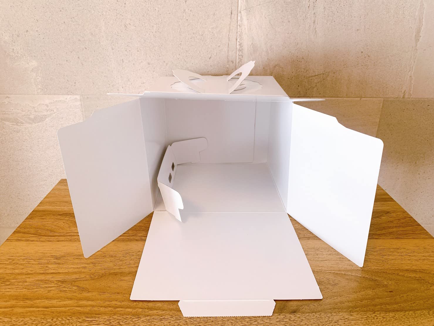 Amazon｜ボックス ケーキ箱のみ 高さ17．8cm保冷剤スペース付き