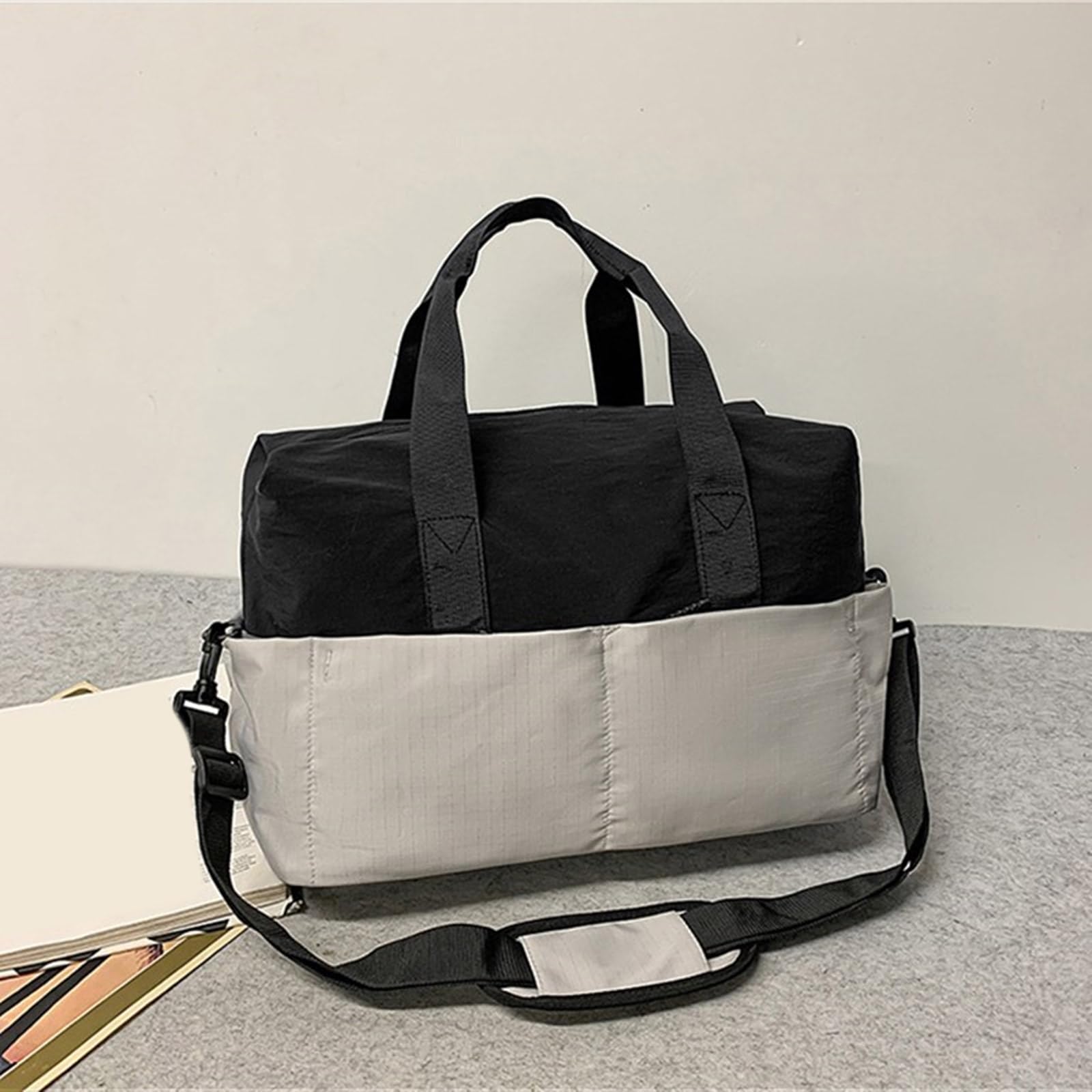 Borsa da viaggio leggera, spaziosa borsa a tracolla in tessuto Oxford, grande borsa sportiva con più scomparti, borsa sportiva da viaggio con tasche, cachi