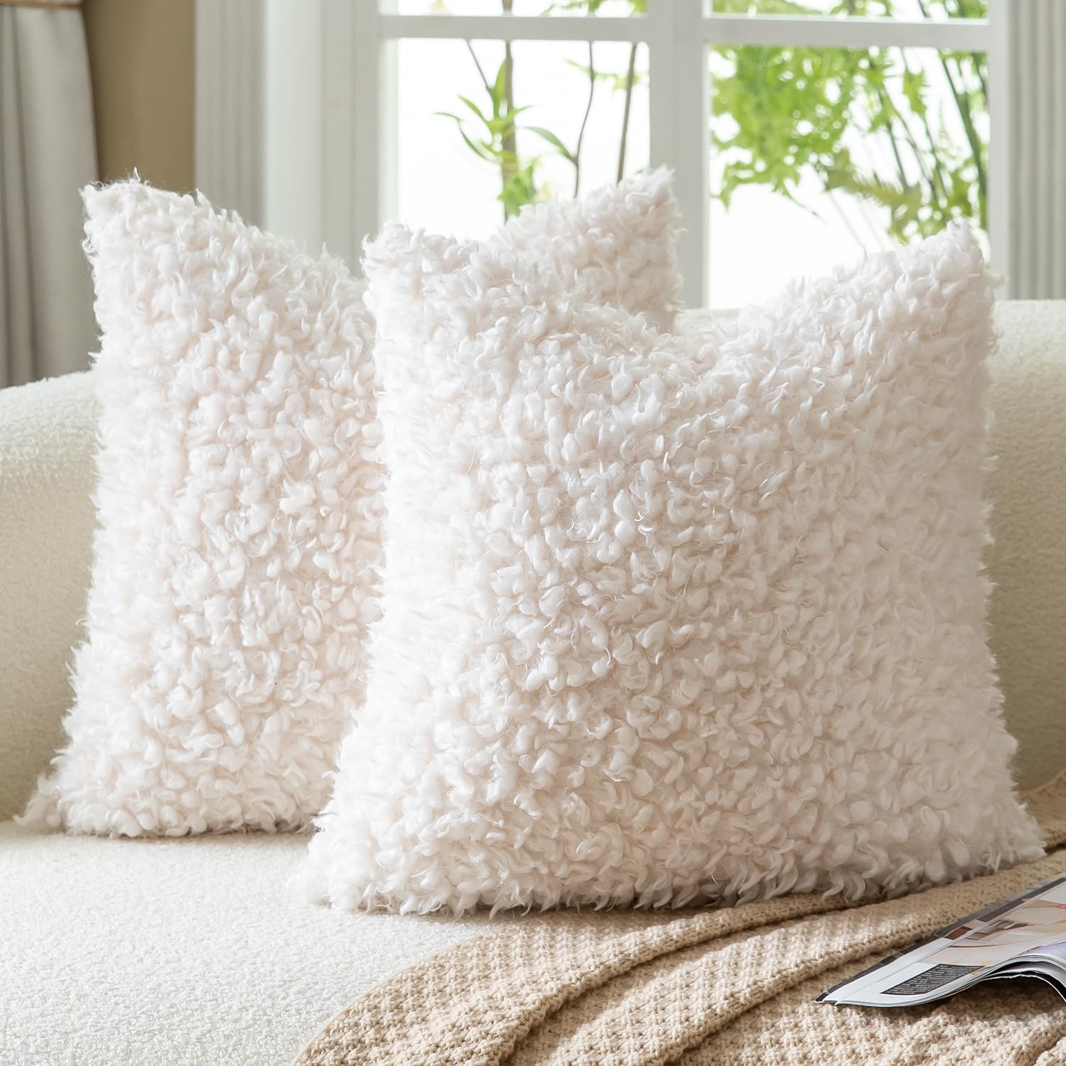 MANDIOO 2 Pieces 22x22 Inch Cream White Faux Fur Throw Pillow Covers Boucle Decorative Sherpa Pillow Covers Thick Fuzzy Fleece Pillowcases Cushion Covers for Sofa Couch Bed Living Room