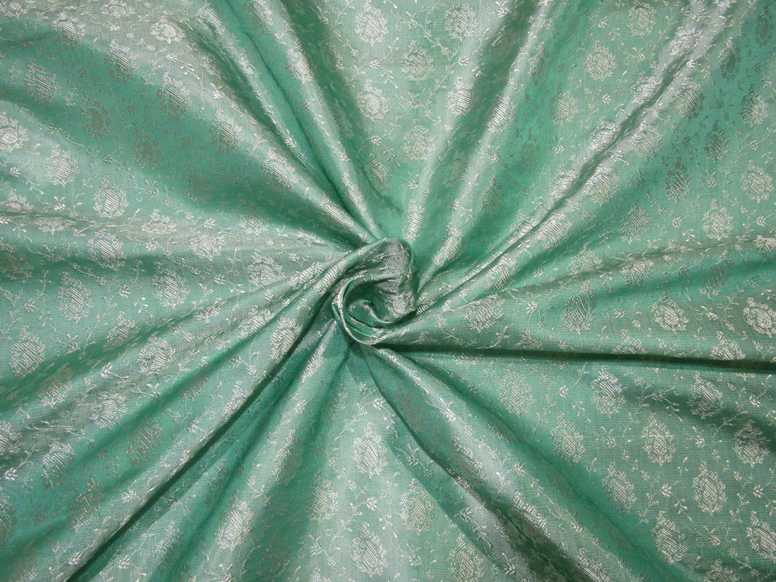Tissu Jacquard Brocade pour robe de soirée et décoration vert pastel BRO203