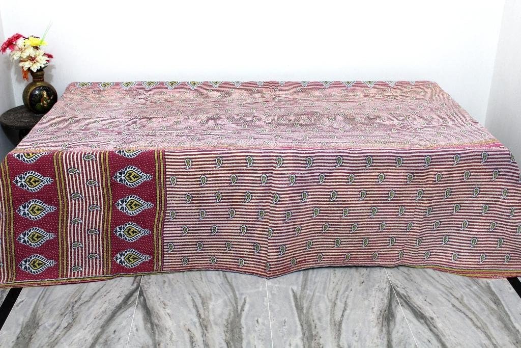 Vintage Throw Kantha Quilt Indian Handmade Bohemian Bedspread Reversible Cotton Ethnic Sari Fabric Embroidered Bedding Blanket Gudari