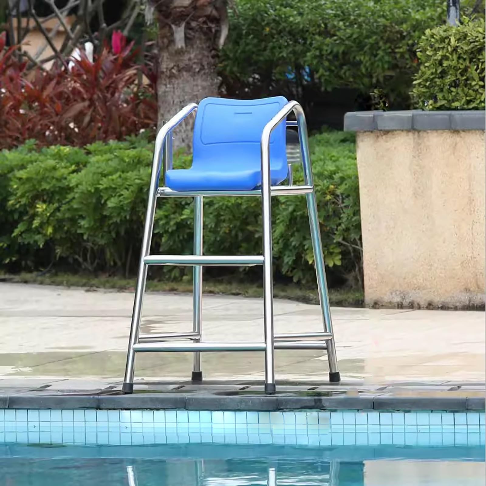 Chaise de surveillance pour plage et lac assurant la sécurité de vos baignades