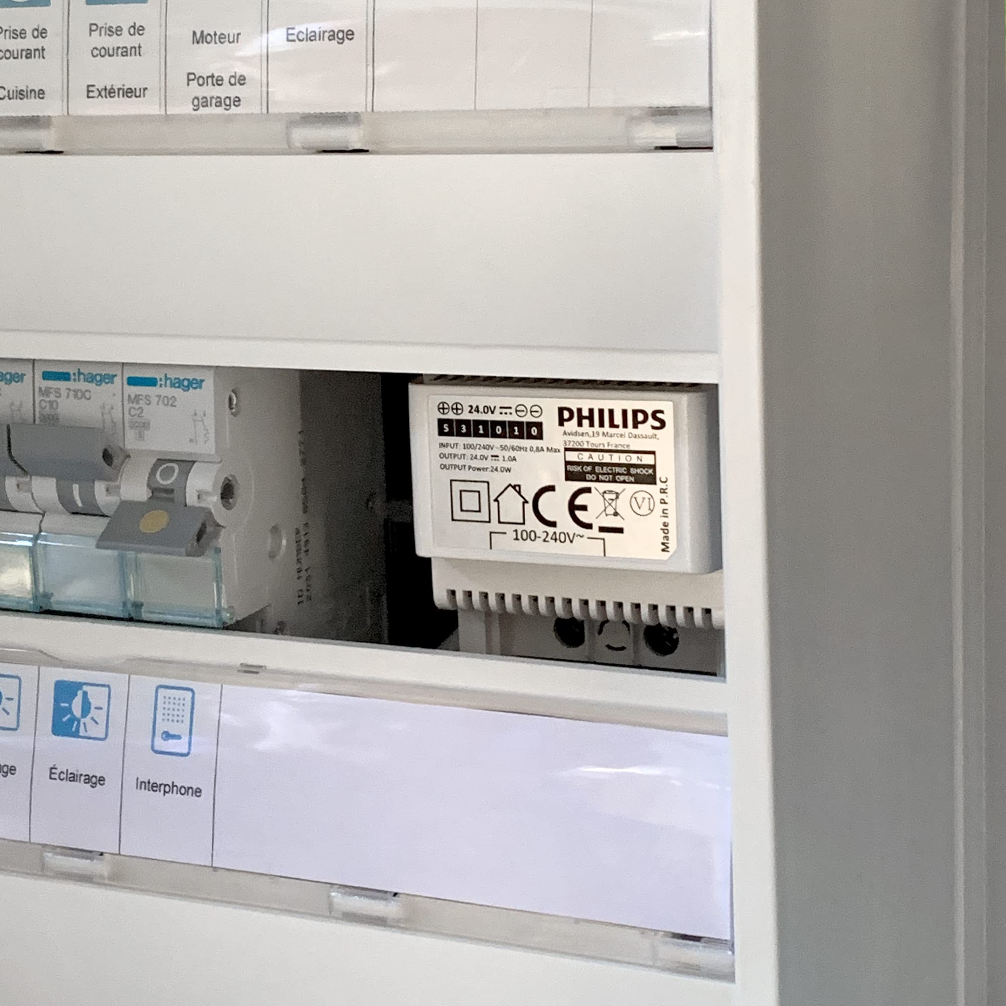 Philips Transformador, Fuente de Alimentación para Videoportero e Interfono | De 100-240 V AC a 24 V DC 1 A, 3 módulos DIN, montaje mural opcional, uso interior y compatibilidad WelcomeEye seleccionada.