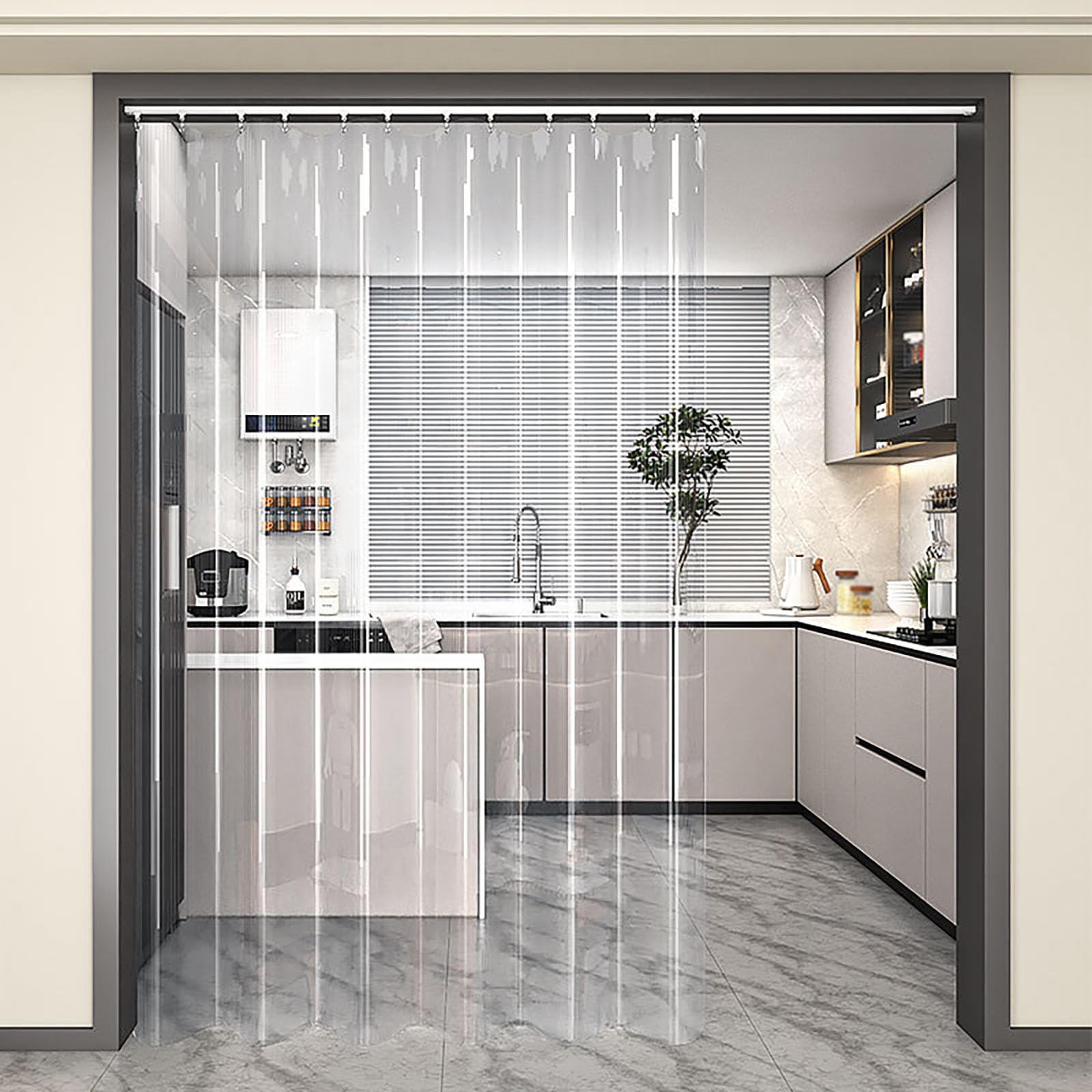 Rideau de porte transparent pour isoler le salon du froid du balcon