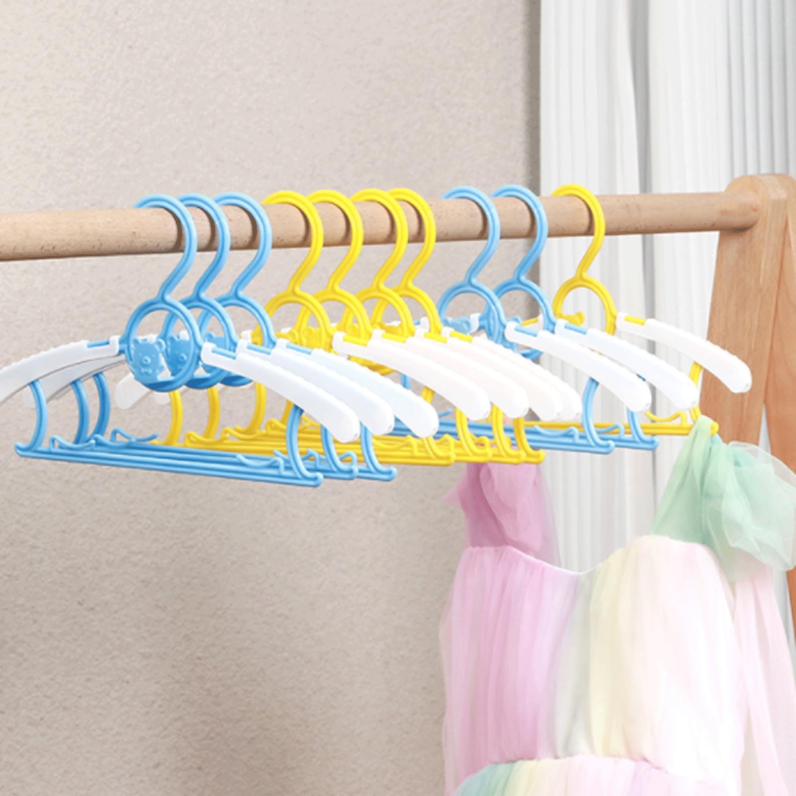 Perchas de plástico para bebé, paquete de 10 unidades, antideslizantes y extensibles, 27,9 cm, para ropa de bebé y mascotas (rosa)