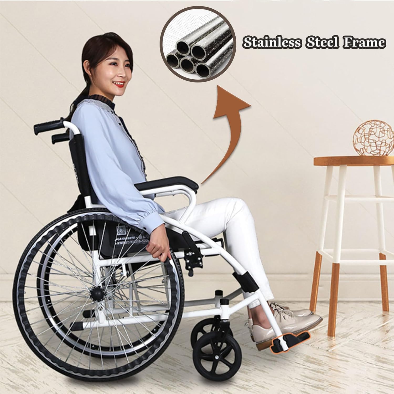 Silla de Ruedas Plegable Ligera con Freno, Silla de Ruedas de Viaje con Reposapies Plegables, Pesa Solo 15.8 KG Cuando Esta plegada, Puede Caber facilmente en el Maletero de un Coche.