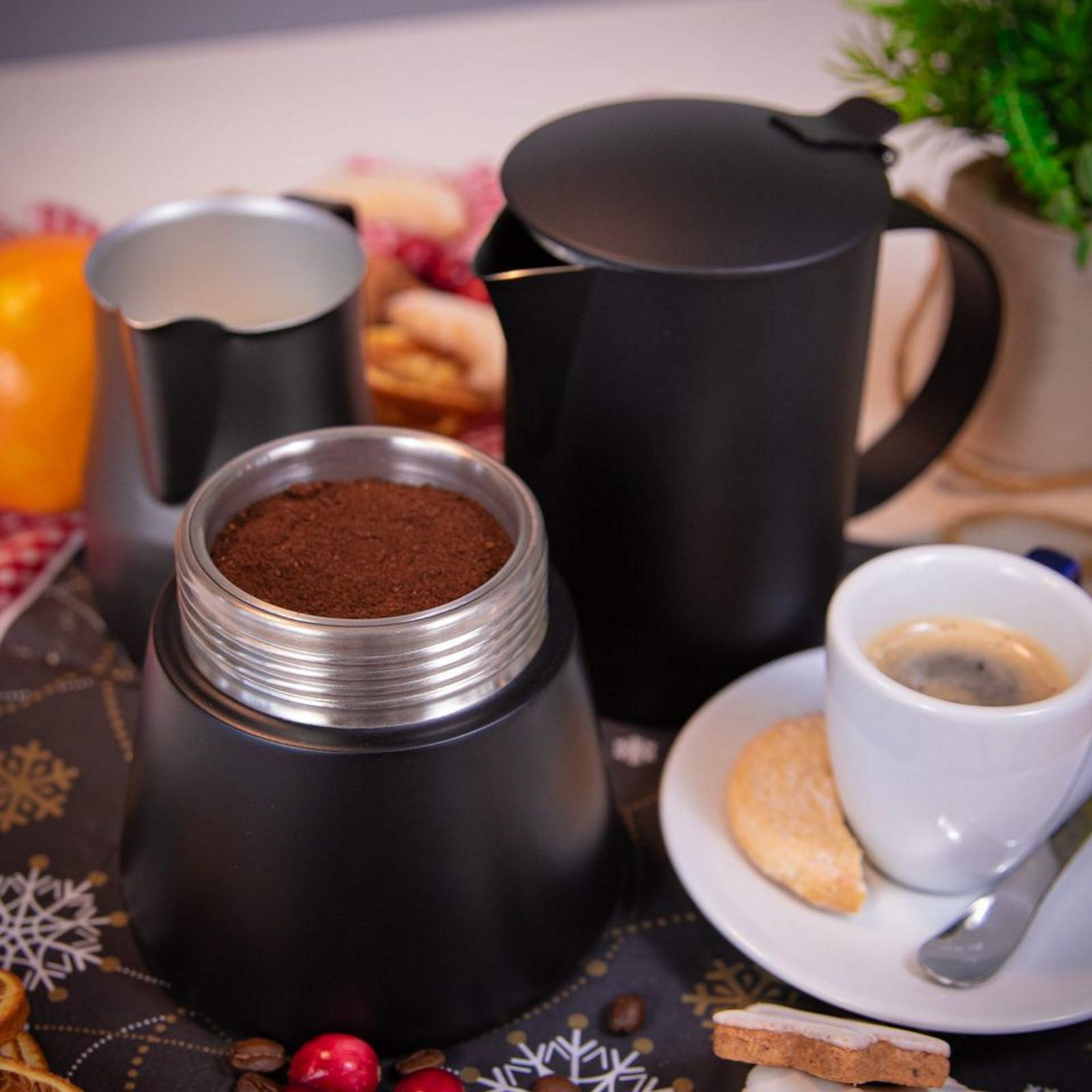 Cilio AIDA Espressokocher 6 Tassen | Edelstahl schwarz, matt | für alle Herdarten, auch Induktion geeignet | Ø 9cm, H:17,5cm | italienische Kaffeemaschine | Cafetera
