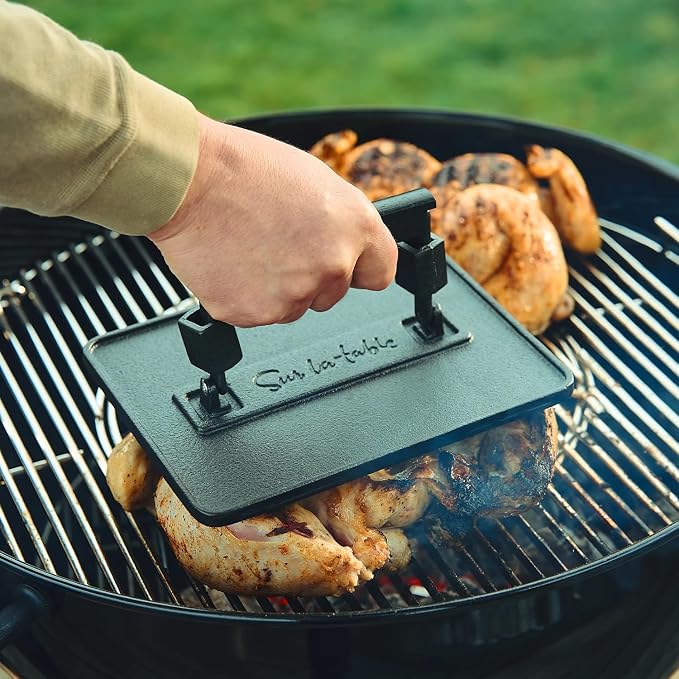 Prensa para parrilla grande de hierro fundido Sur La Table miniatura 2