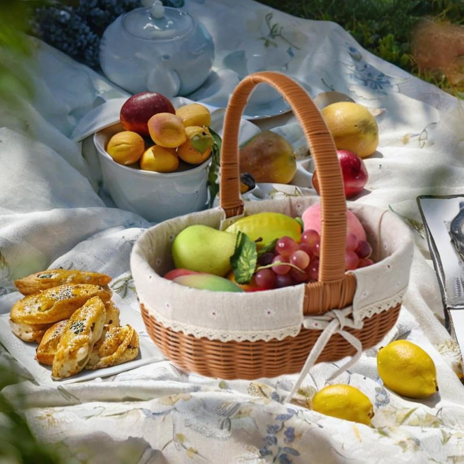 Gralara Imitation Rattan Picnic Basket Fruit Basket Rustic Woven Decorative Storage Basket Picnic Hamper for Fruits Beach Yard Hiking, Style C