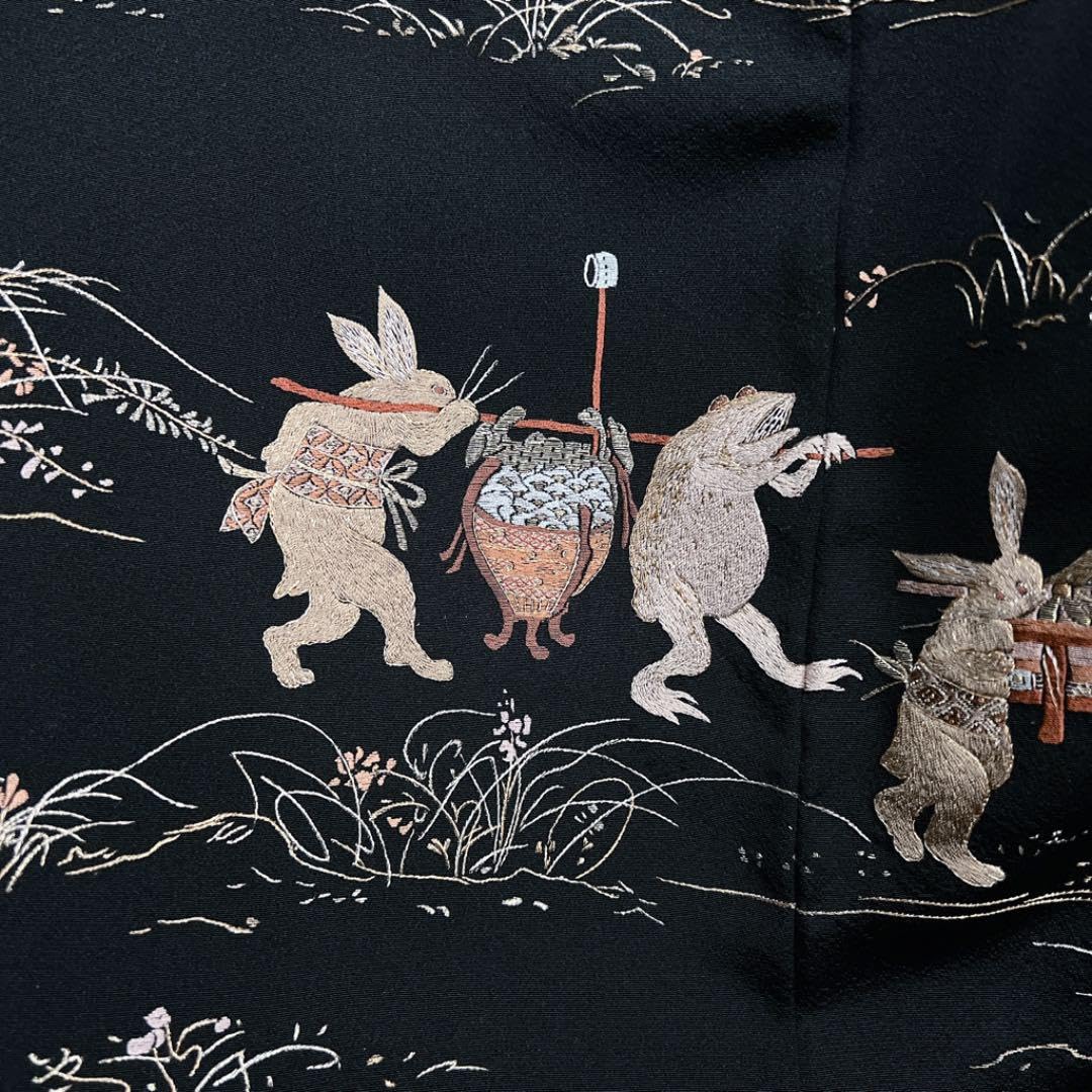 Amazon.co.jp: 逸品 作家もの 鳥獣戯画の刺繍の黒留袖 着物 : ファッション