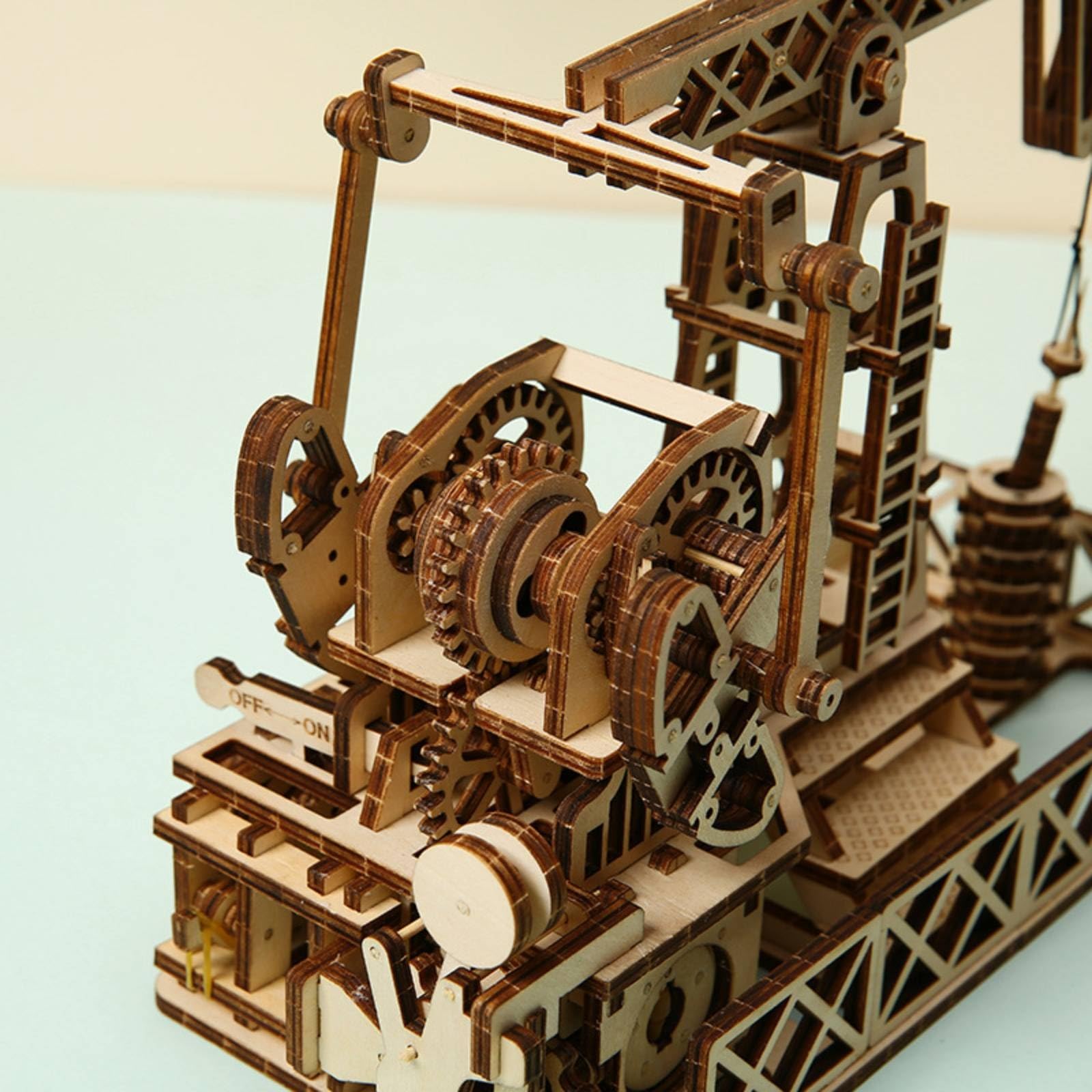 Meccanico Legno Bambini Modello Pozzo Petrolifero Ingranaggi Carrucole Braccio Dinamico Basamento Recintato Stile Industriale