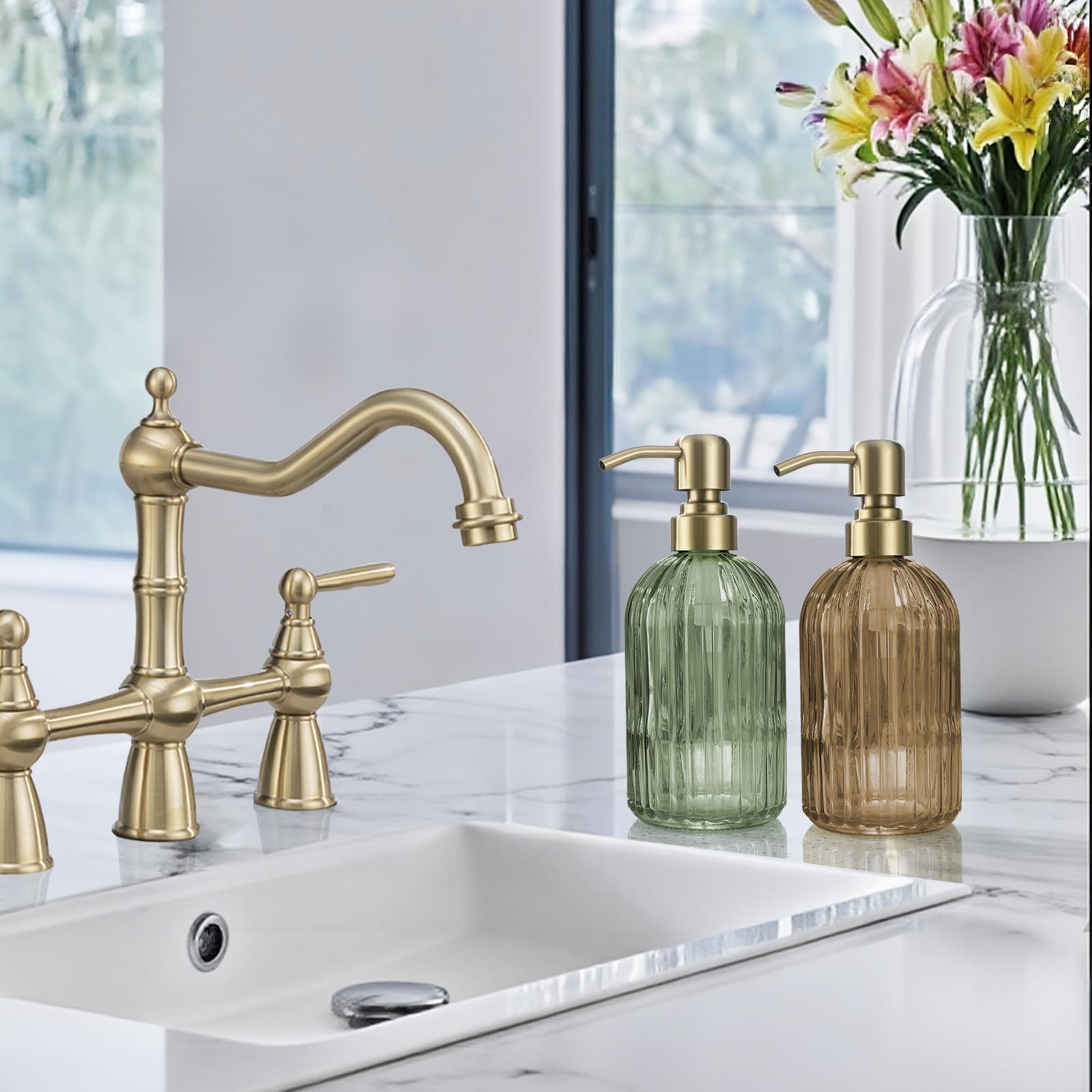 Dispenser di sapone in vetro ambrato, 473 ml, vetro marrone a righe ambrate, pompa oro spazzolato, confezione da 2, per bagno e cucina
