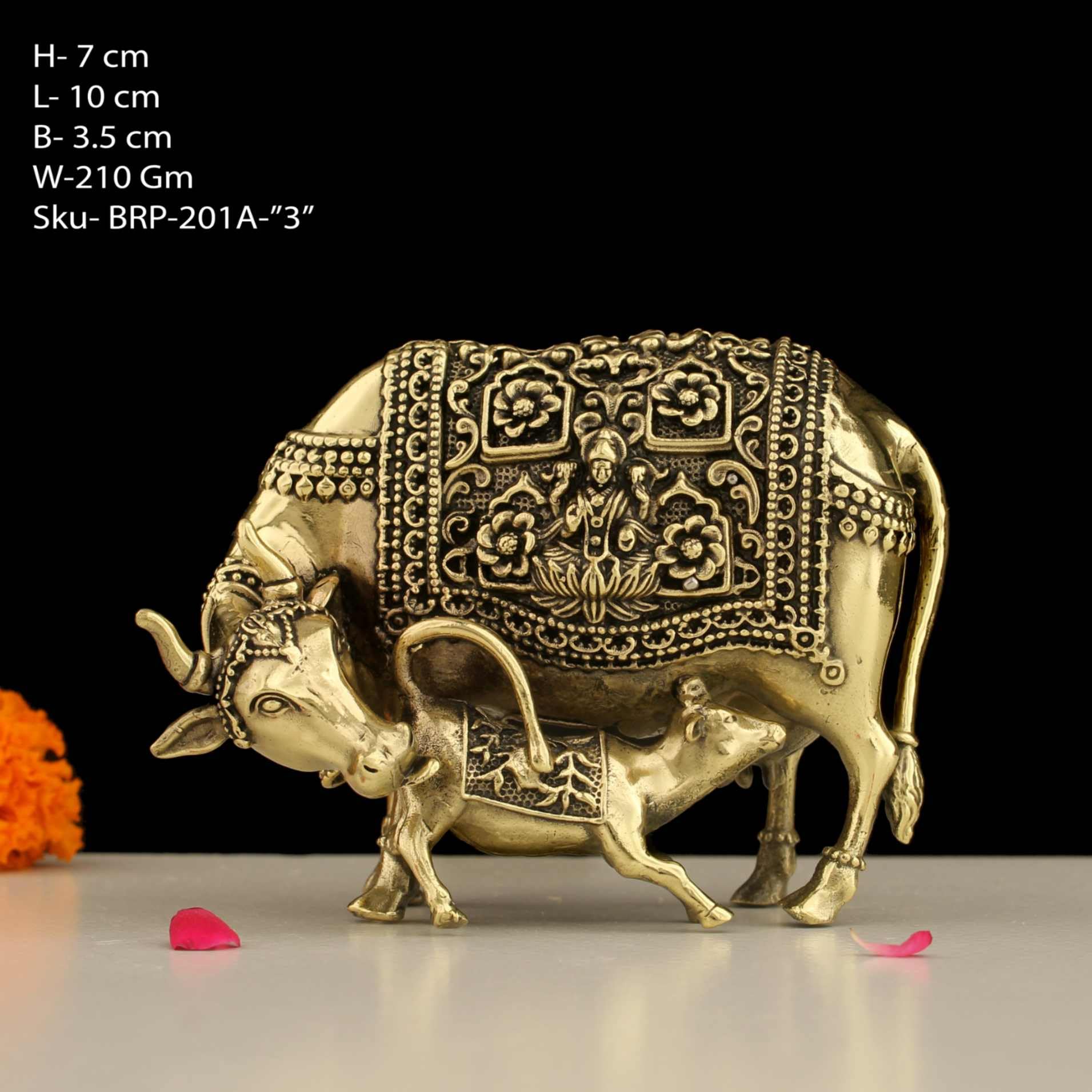 INDICAST Statuetta spirituale di Kamdhenu Gau MATA Idol Spiritual Vastu Nandi Pooja da 7,6 cm, realizzata a mano, in ottone, con mucca e vitello per la buona fortuna, per casa e ufficio (peso: 210 gm)
