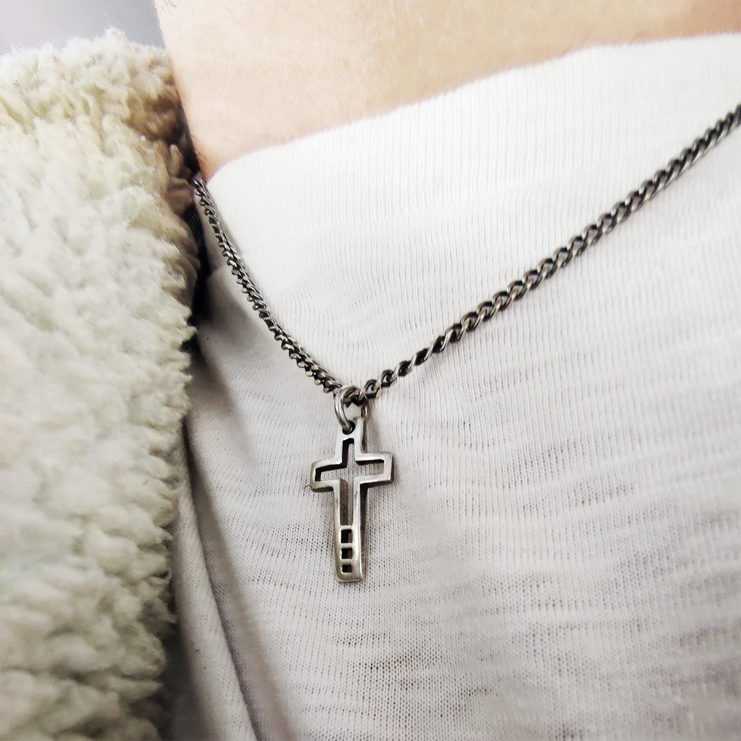 Collana girocollo da uomo ragazzo in argento 925 brunito,catena grumetta con pendente a forma di croce crocifisso