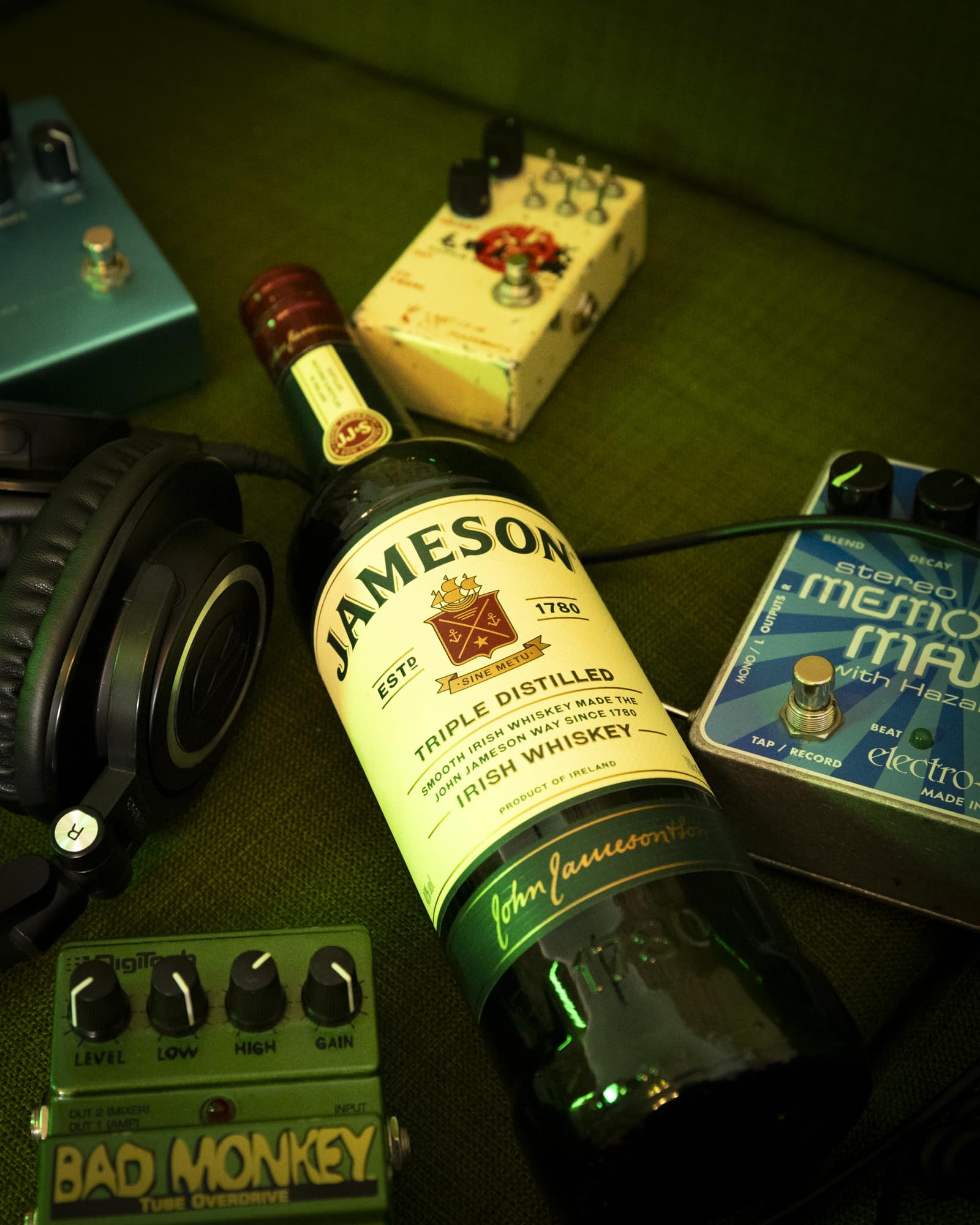 Jameson Irish Whiskey, Blended Irish Whiskey aus feinen, dreifach destillierten Pot Still & Grain Whiskeys, Milder & zeitloser Whisky aus Irland, 1 x 0,7 l