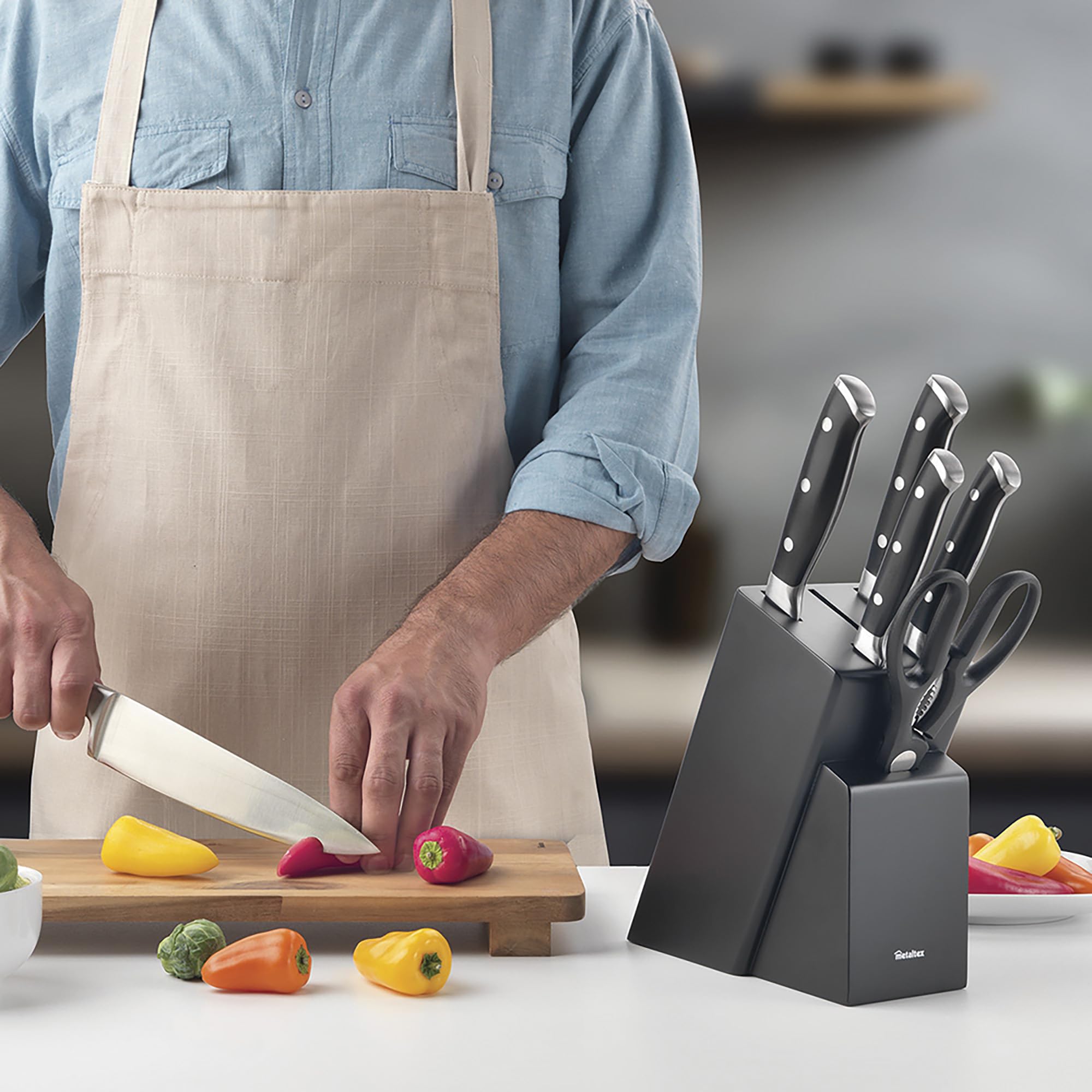 Metaltex MAGNIFICA - Kompletter 5-teiliger Aufsatz + Schere. Klinge aus Molybdän-Edelstahl, professionelle konische Schärfe, Härte HRC57 – ergonomischer Griff aus schwarzem ABS-Kunststoff.