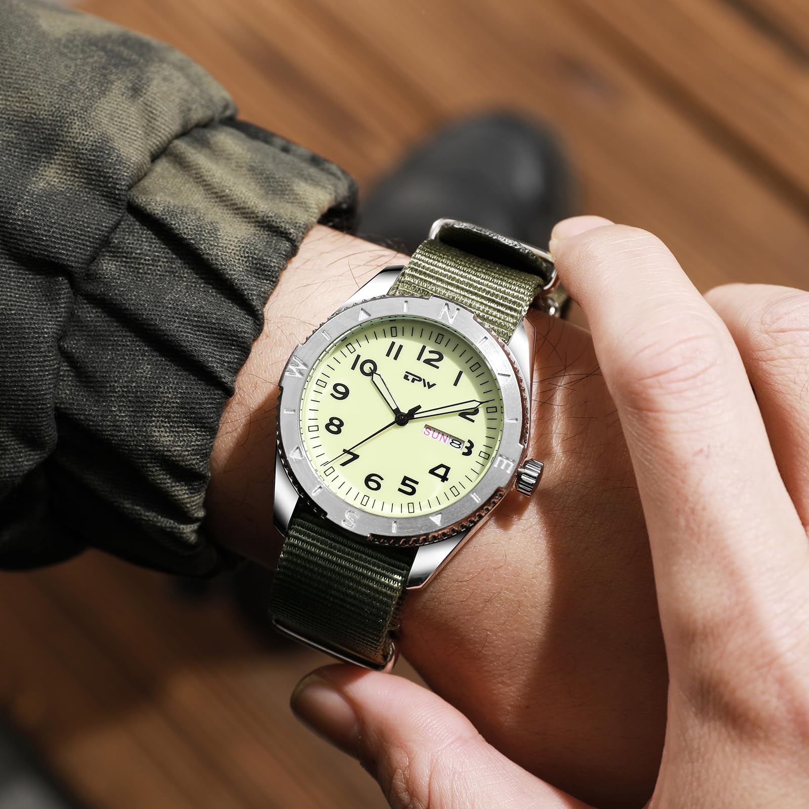 OIDEA Reloj Táctico Hombre Cuarzo: Correa Nylon Negro, Esfera Negro, Grandes Números Árabes, Fecha Semana, Agujas Luminosas, Bisel Giratorio, Estilo Military Field