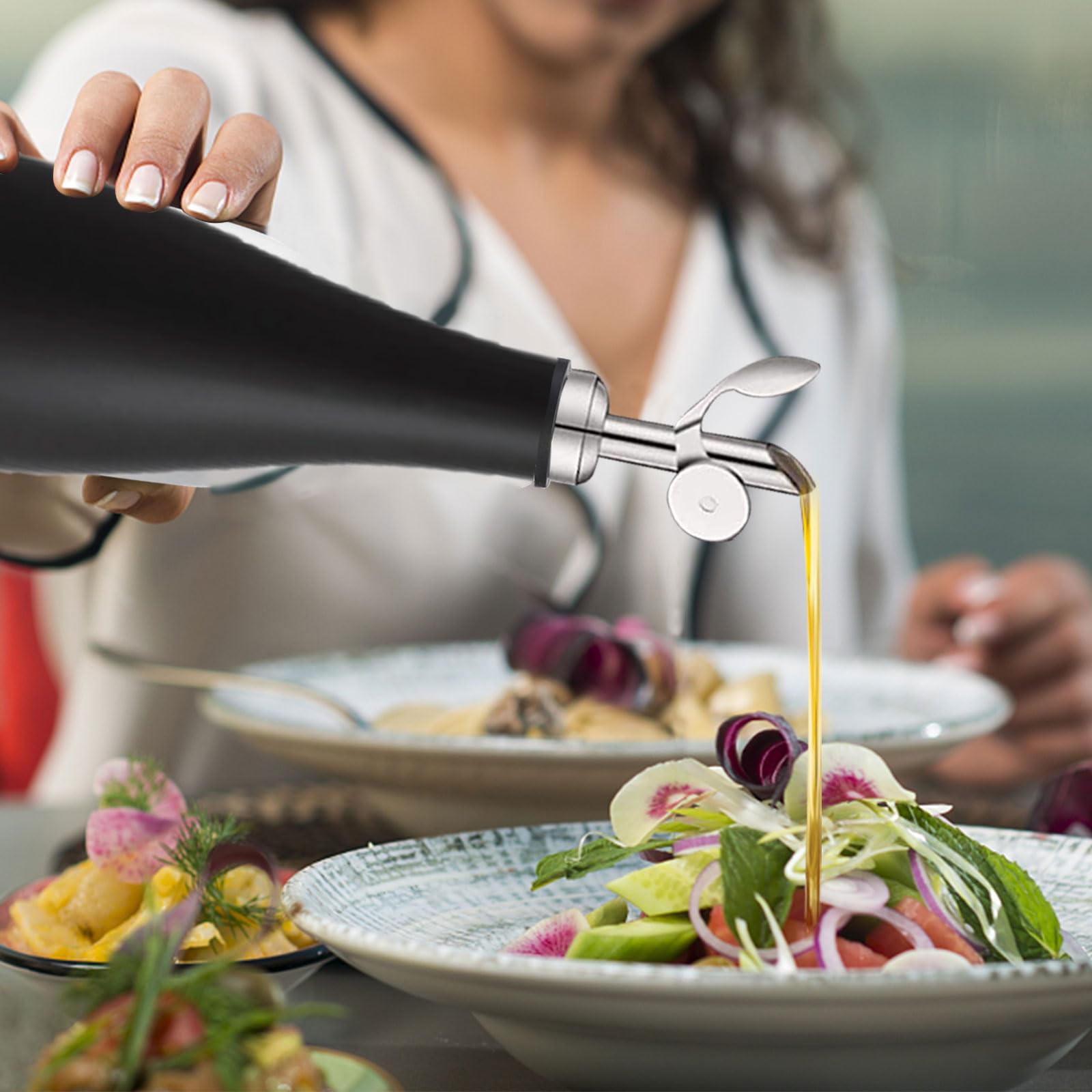 Tefola Olivenöl-Flaschenspender, Keramik, undurchsichtig, Olivenölflaschen-Nieselregen mit beschwertem Ausgießer für einfaches Nachfüllen und Reinigen für die (Schwarz 650 ml)