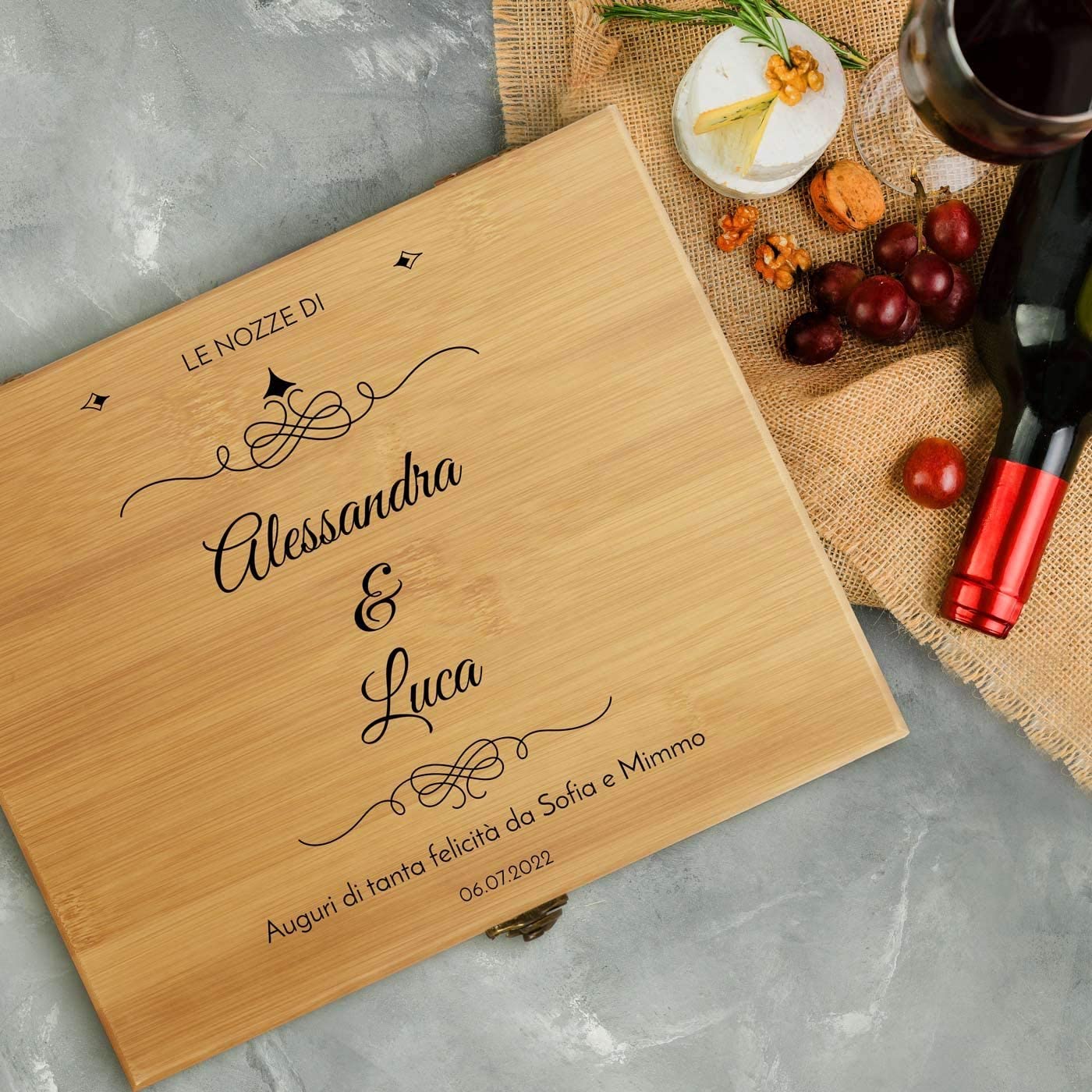Maverton Kit Accessori da Vino Deluxe - Set Cavatappi da Vino Personalizzato - Scatola in Legno di bambù + 8 Pezzi di Accessori Vino - Idee Regalo per Anniversario - Nozze