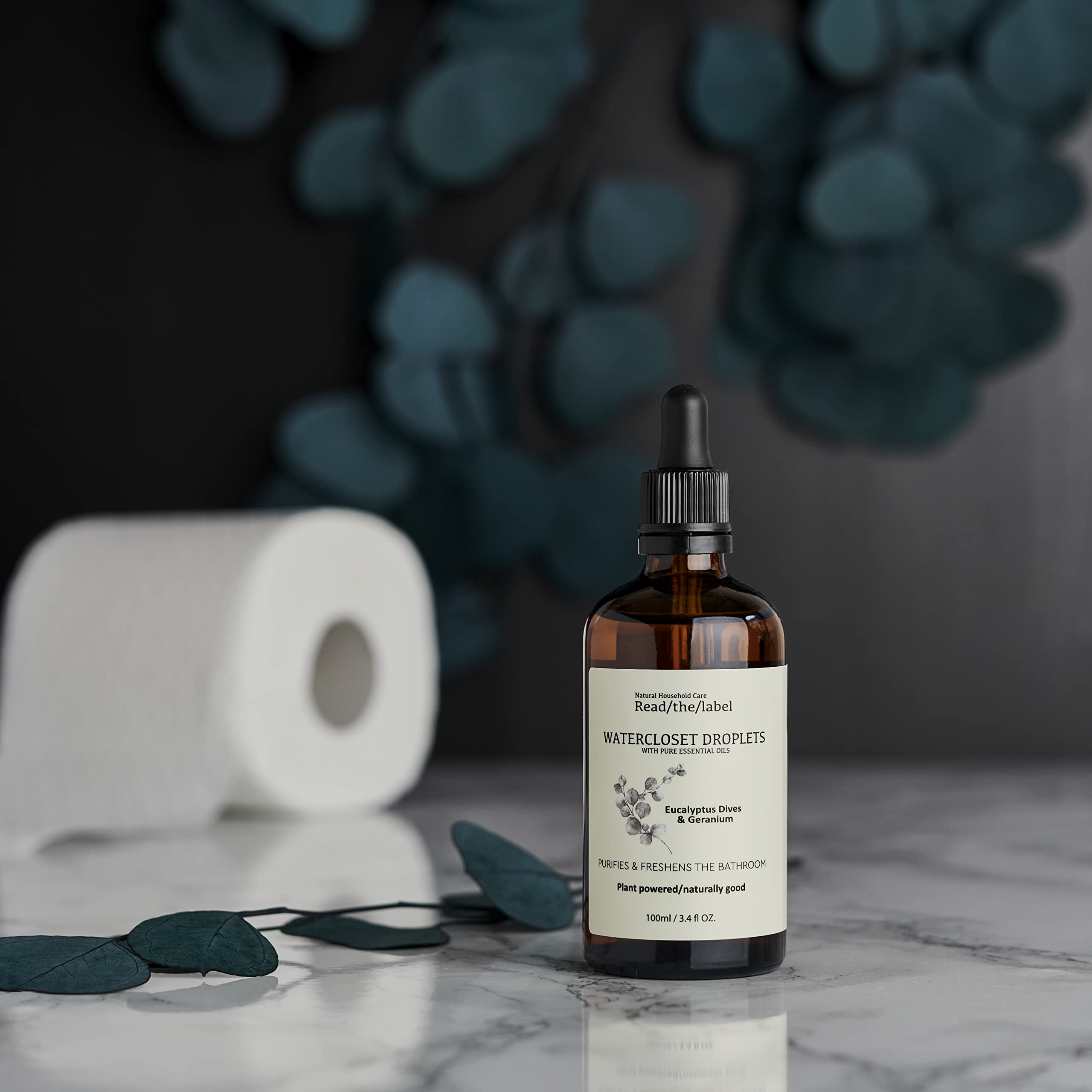 Read The Label – Eucalyptus Dives & Géranium Water Closet Gouttelettes – aux huiles essentielles 100 % pures – Géranium, Eucalyptus, Basilic et Patchouli – Purifie et rafraîchit la salle de bain – 100