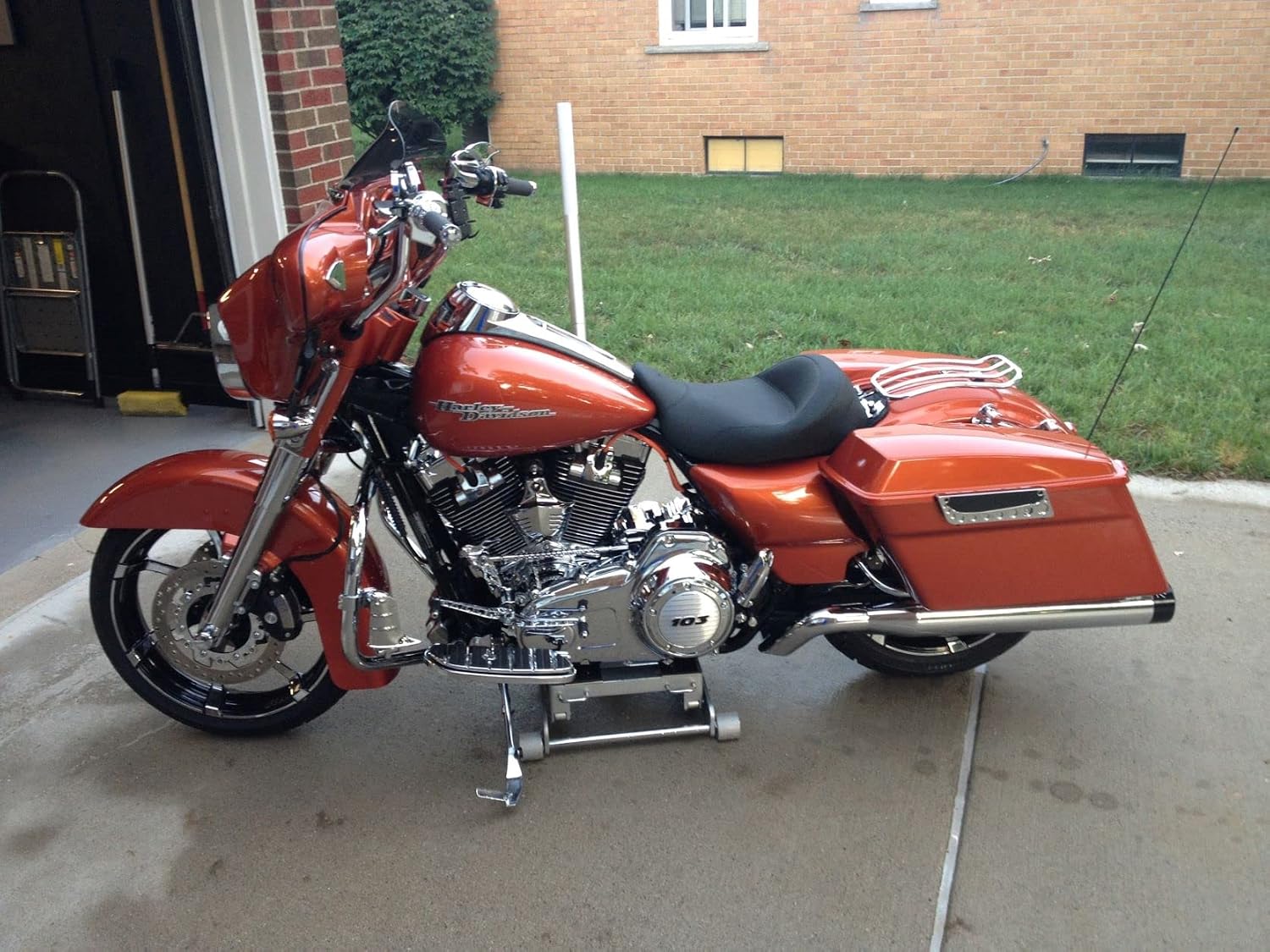 Gloss Black Solo Luggage Rack for Road King Luggage Rack/Street Glide