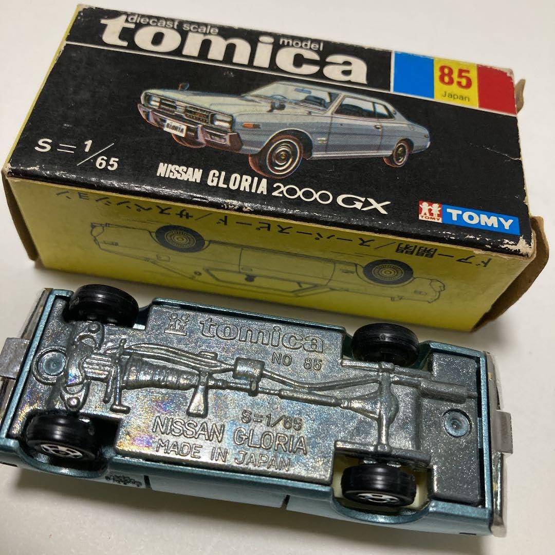 トミカ　日産グロリア2000 GXです。 Amazon.co.jp: トミカ 日産グロリア2000 gx : おもちゃ