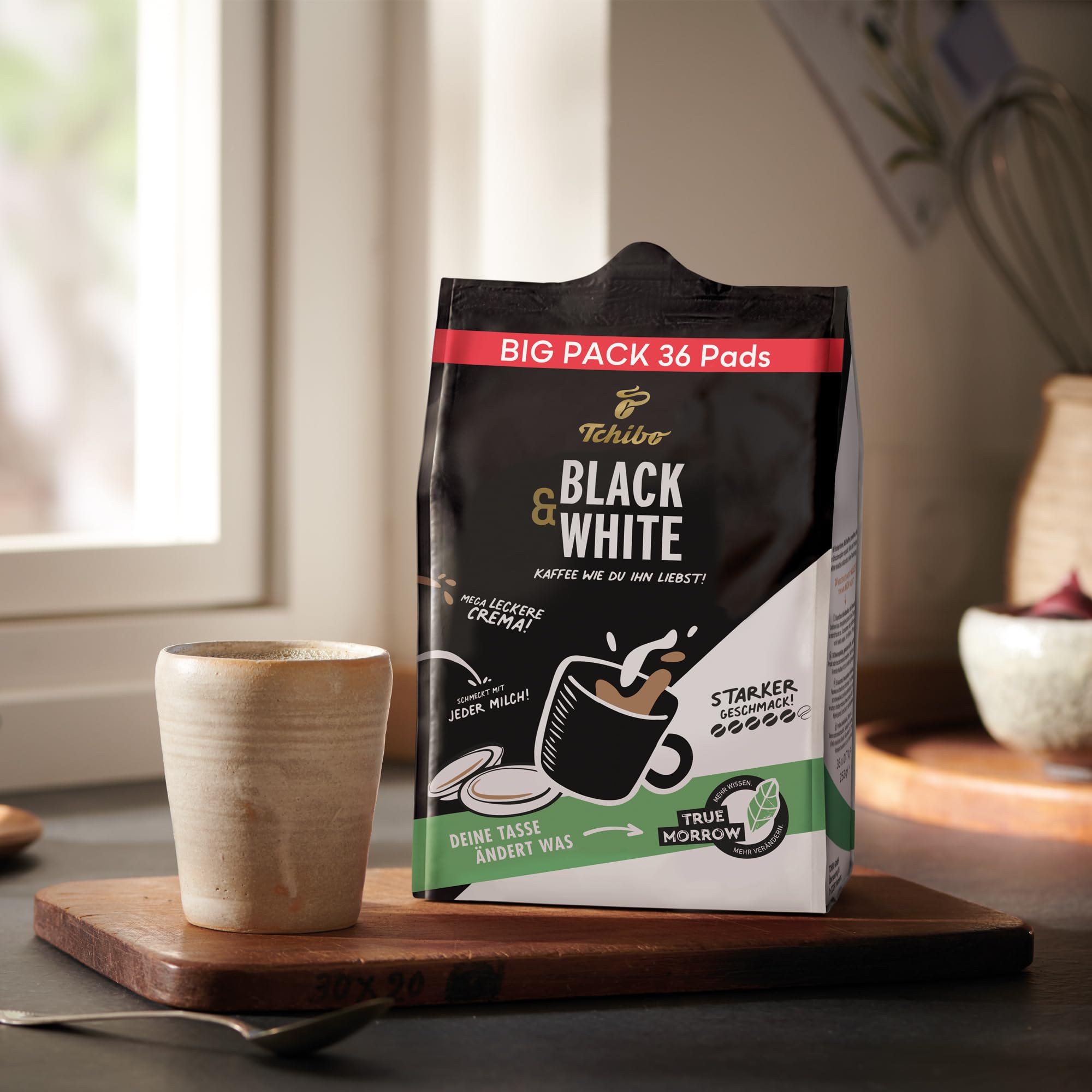 Tchibo Kaffeepadmaschine „CALL ME PAD“ inkl. 36 Kaffeepads Black & White, mit Taste für To-Go Becher, für 2 Tassen, schnell und leise, automatische Abschaltfunktion, Schwarz