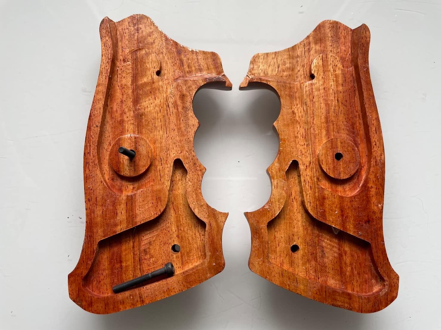 New Professional Target Grips Compatible with Taurus Tracker/Judge 17 44 415 425 450 617 627 692 Rough Texture Engraved Hardwood Finger Groove Grips#TRacker06, Brown