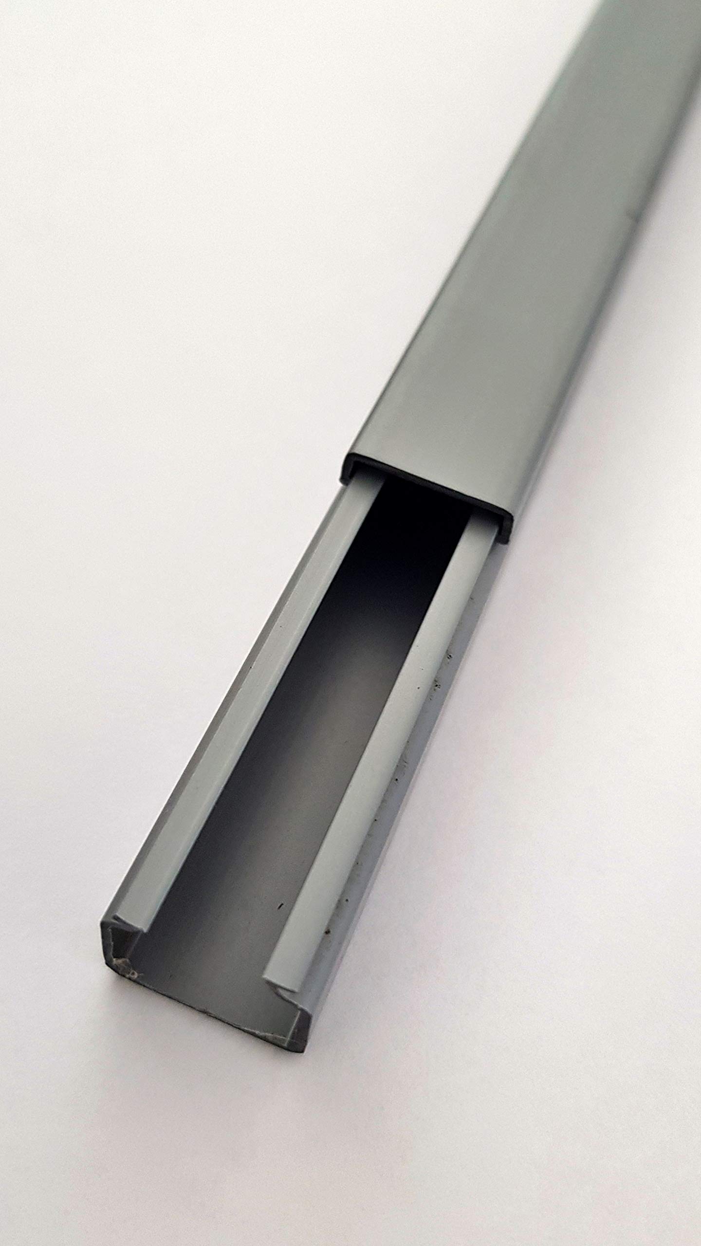 CabCom PVC Kabelkanal Kabelleiste Kabelschacht Brüstungskanal zur Montage an Wand oder Decke diverse Größen und Farben 20 Meter (10x2 Meter) 40 x 40 mm weiß