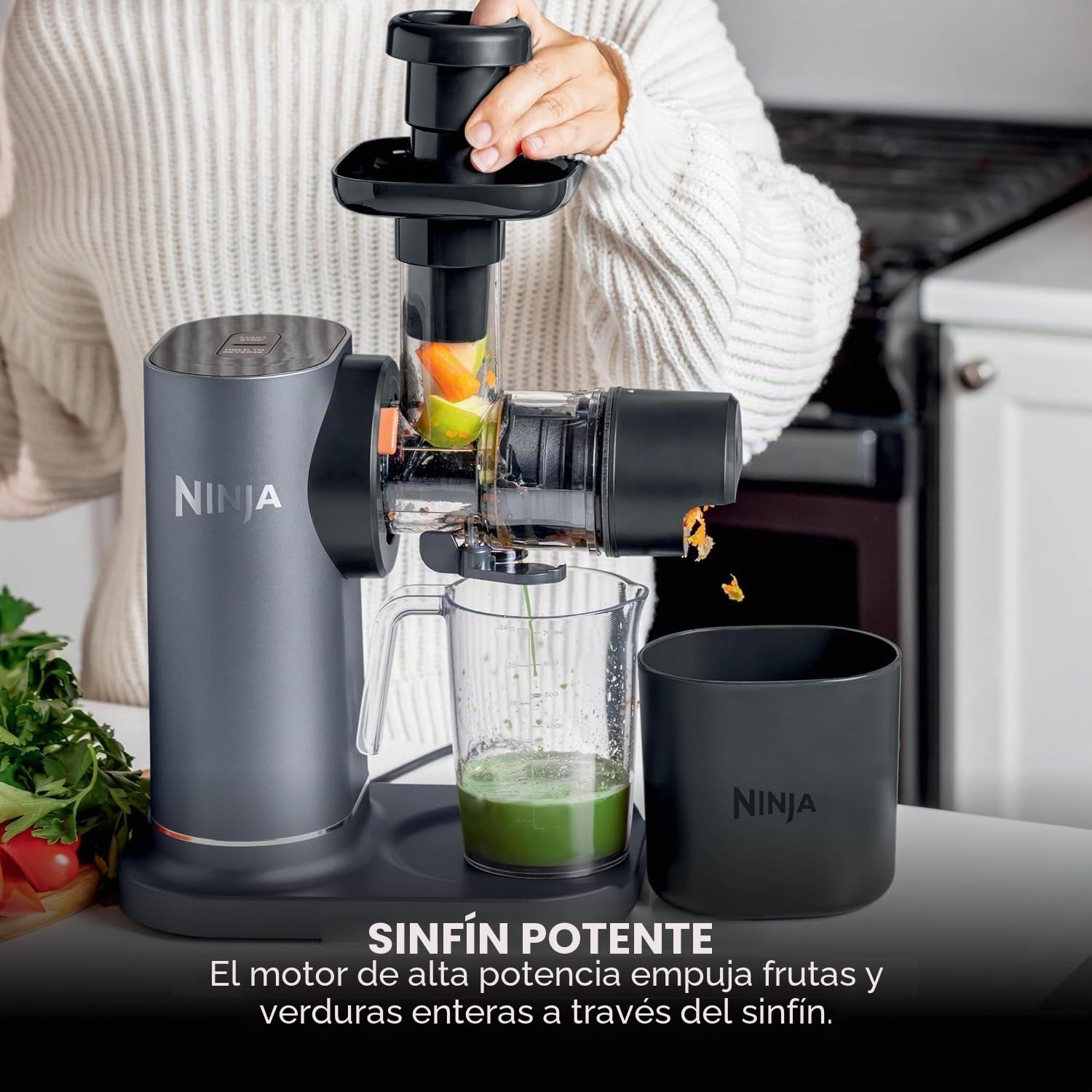 Ninja - Máquina exprimidora de prensa fría con jarra de 700 ml y recipiente de pulpa de 1,1 l, para hacer jugos frescos, bebidas y tomas de bienestar, compacta, apta para lavavajillas y piezas