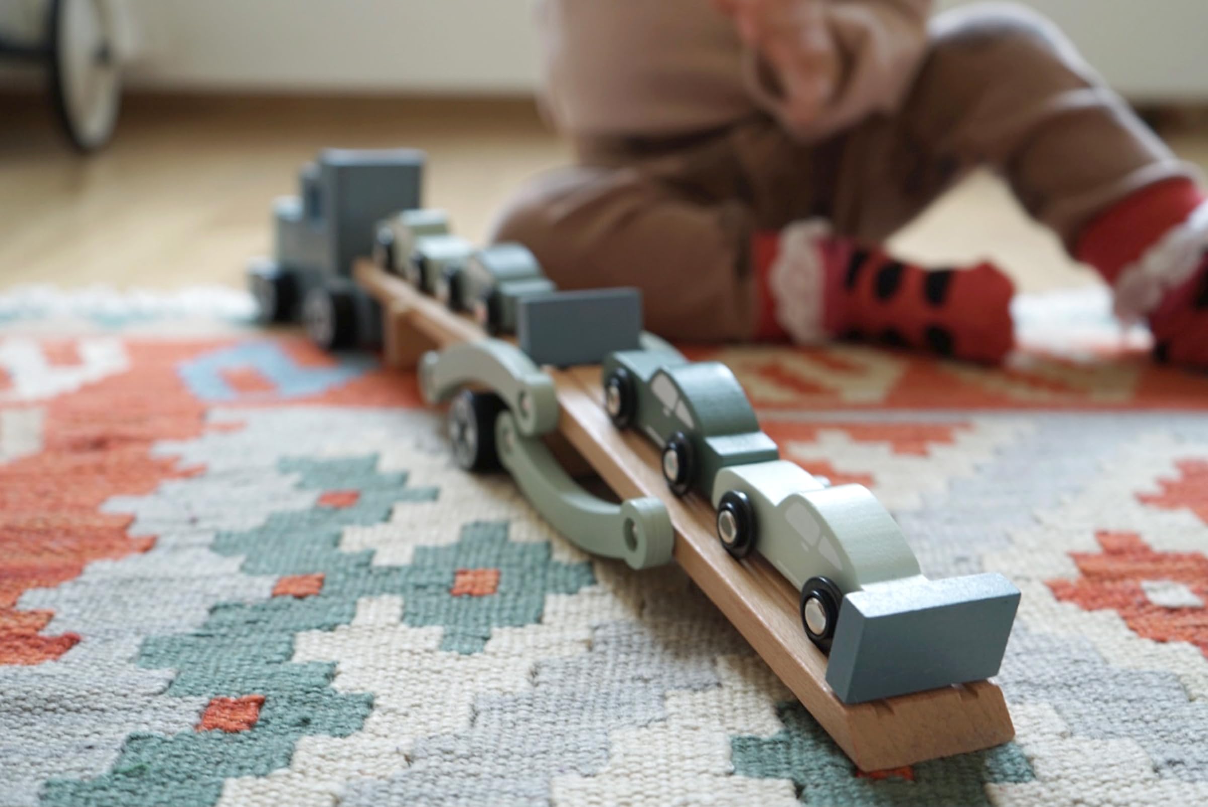 Small Foot 11510 Bisarca Chicago in Legno, con rampa di carico Mobile, rimorchio Rimovibile e 4 Auto, a Partire dai 3 Anni