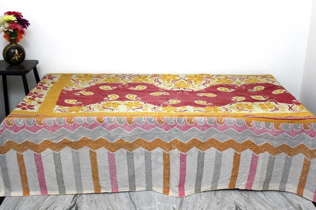 Vintage Throw Kantha Quilt Indian Handmade Bohemian Bedspread Reversible Cotton Ethnic Sari Fabric Embroidered Bedding Blanket Gudari