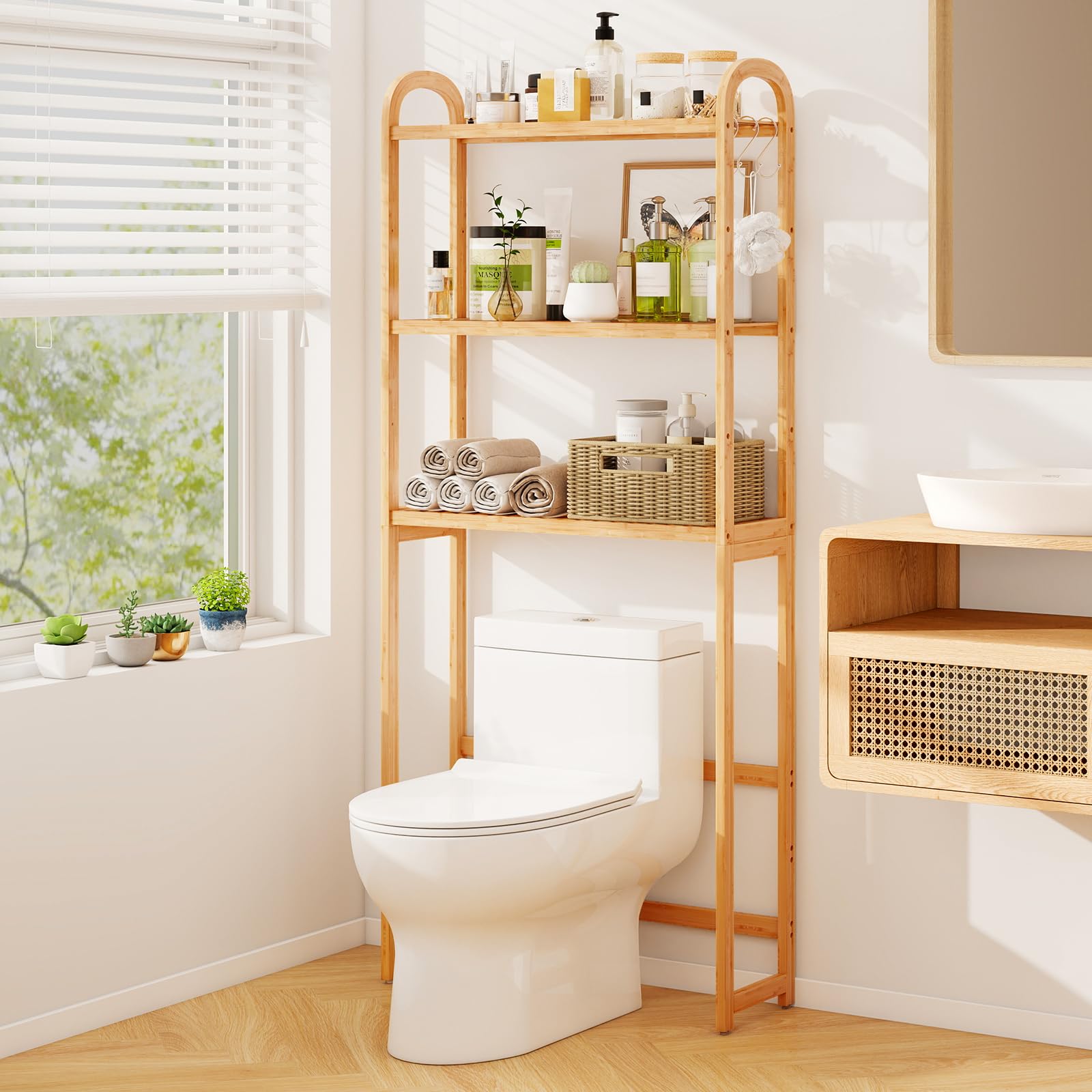 GOPLUS Meuble WC au-Dessus des Toilettes en Bambou, Étagère Toilette à 3 Niveaux avec 3 Crochets et Barres Réglable, Meuble Salle de Bain et Buanderie, 71,5 x 25 x 166 cm (Naturel)