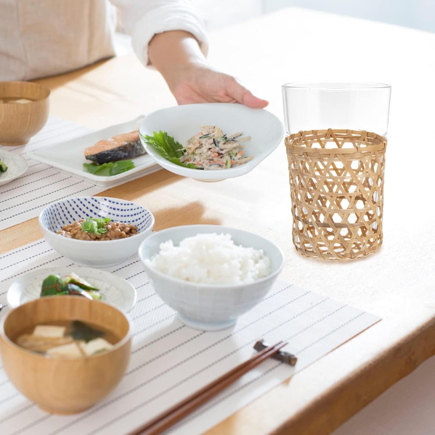 6PCS Hollow Straw Woven Cup Sleeve, Protective Covers Wicker Woven Cup Holders for Glass Bottles Plastic Cups Mug