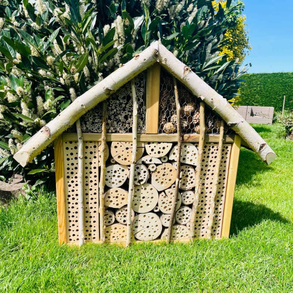 handgefertigtes exclusives Insektenhotel XXL Wildbienen-Nisthilfe I nach NABU Empfehlung I 26 kg schwer I Insektenhaus I wetterfest I Produziert in Sachsen I Werkstätten für behinderte Menschen