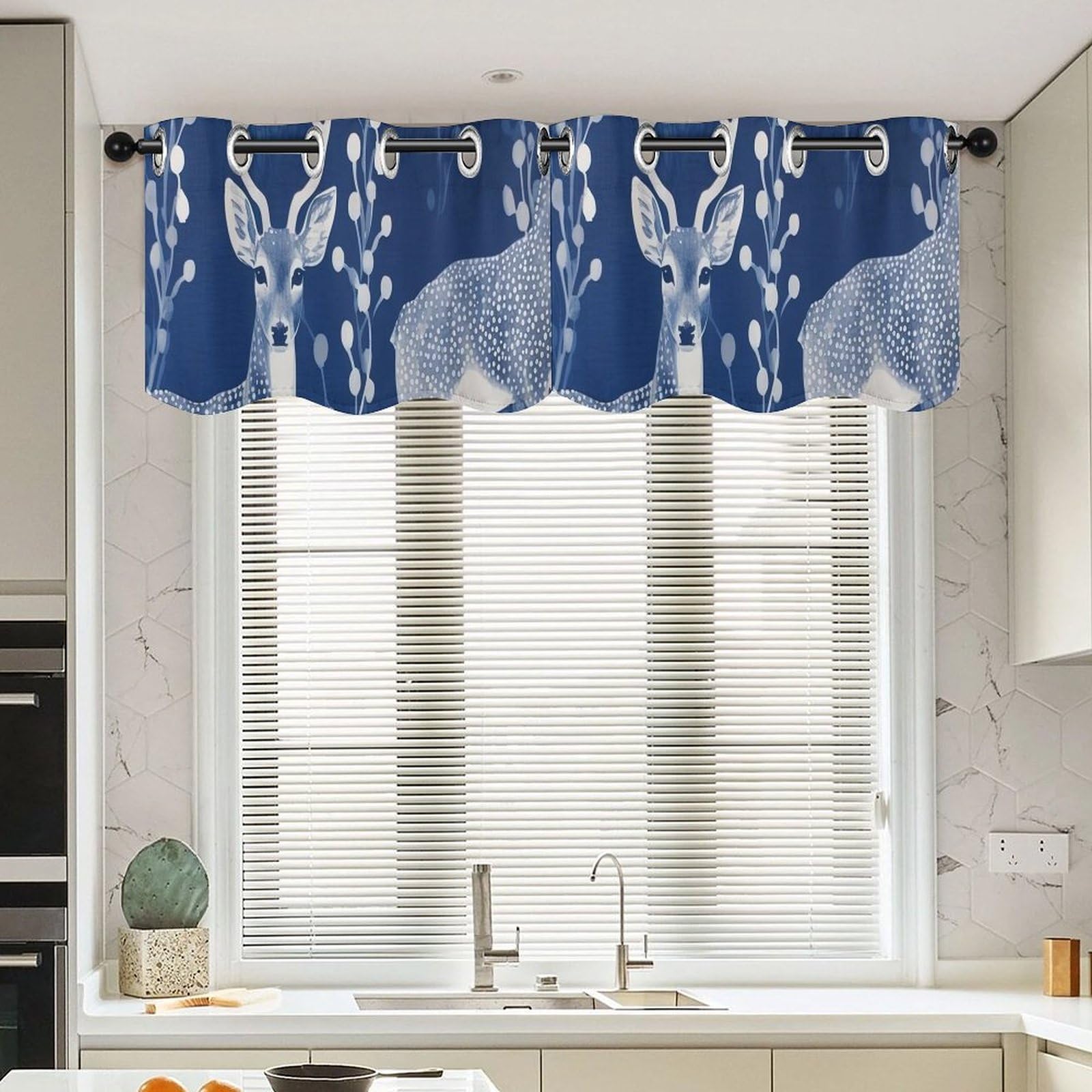 Rideaux de cantonnière cerf japonais pour sublimer le design de votre cuisine