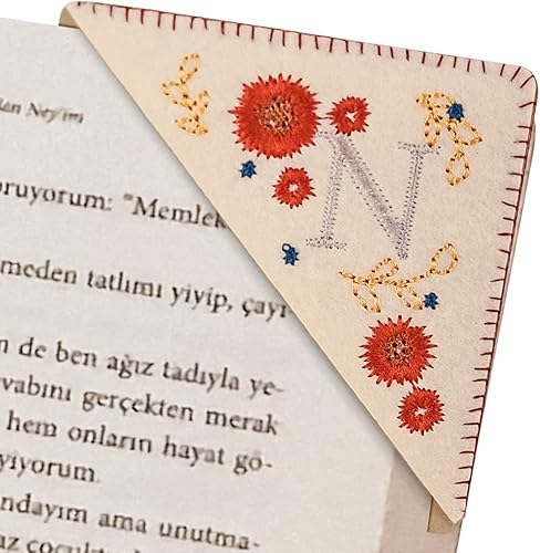 Miniatura 75 de Marcapáginas de esquina bordado, marcapáginas personalizadas con 26 letras de diseño de triángulo de fieltro, bordado y hecho a mano para tu placer