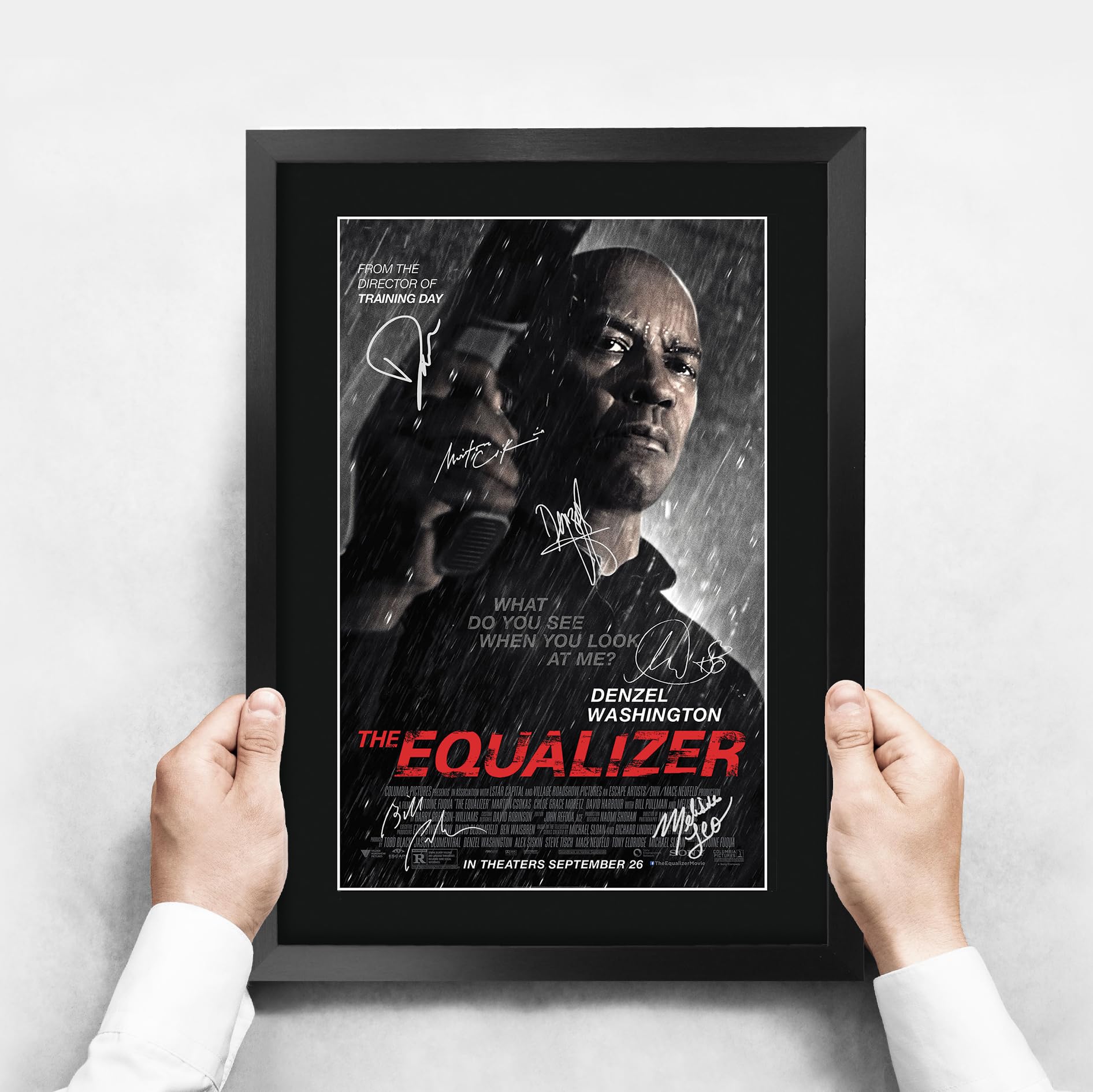 HWC Trading The Equalizer 1 Denzel Washington Geschenke Geduckter Poster Signiertes Autogramm Foto für Fans von Film Memorabilien - A3 Gerahmt