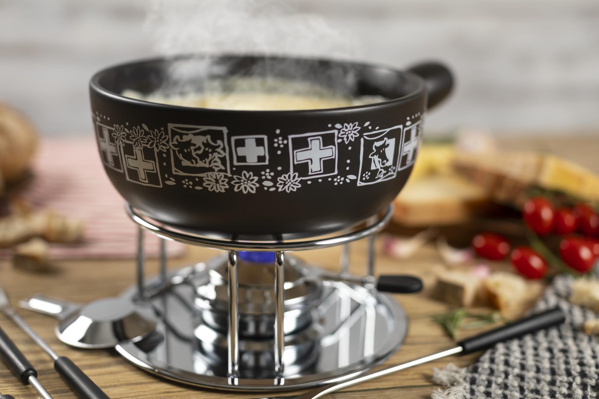 KUHN RIKON Set per fonduta di formaggio Suisse nero, Ø 23 cm, 2,6 litri, ideale per 4-6 persone per amici e familiari, il set contiene 6 forchette, un chicco e un bruciatore per pasta