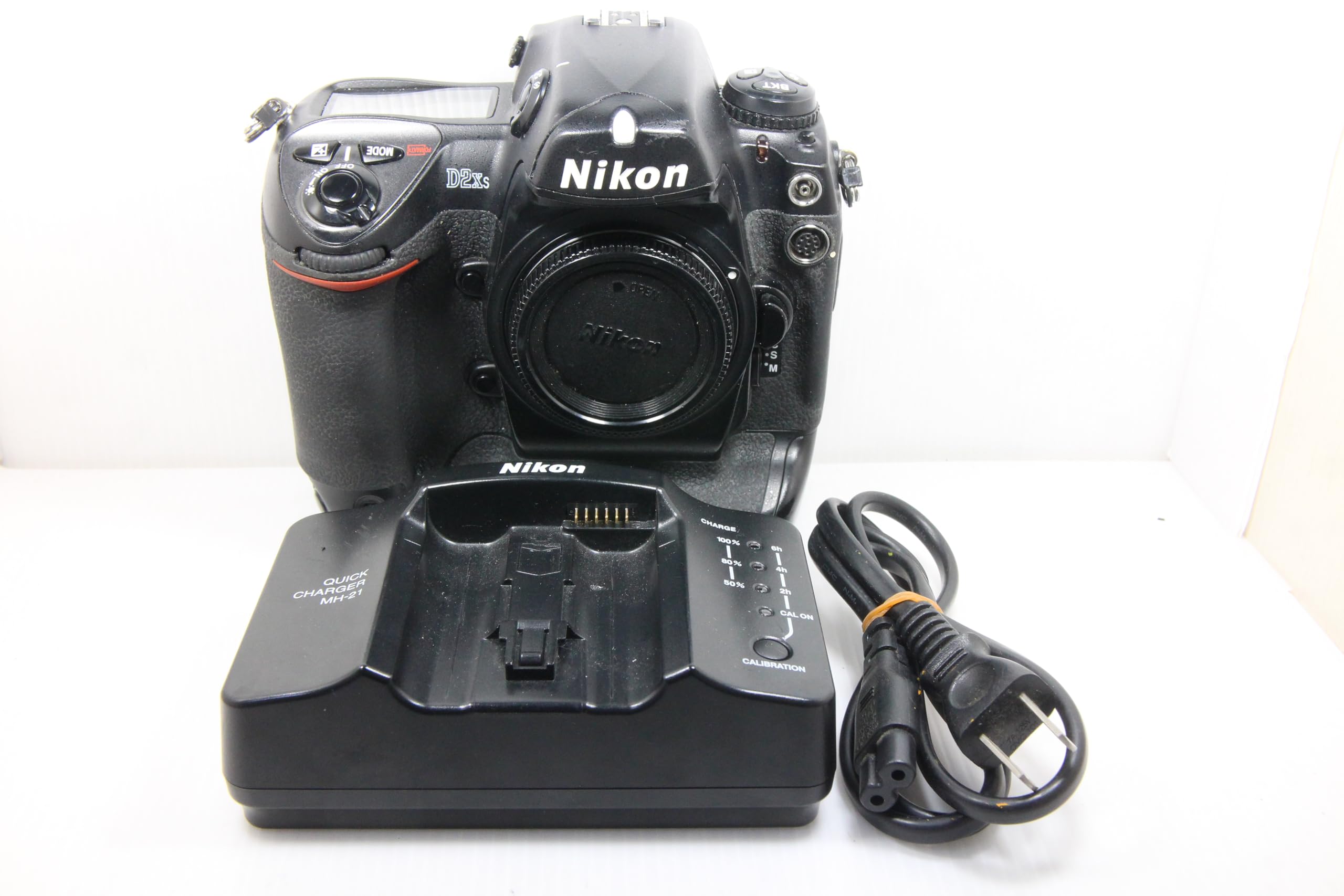 Nikon D2X デジタル一眼レフ本体とバッテリーのみ ニコン Nikon D2X BODY 1240万画素 : カメラFanks-PROShop