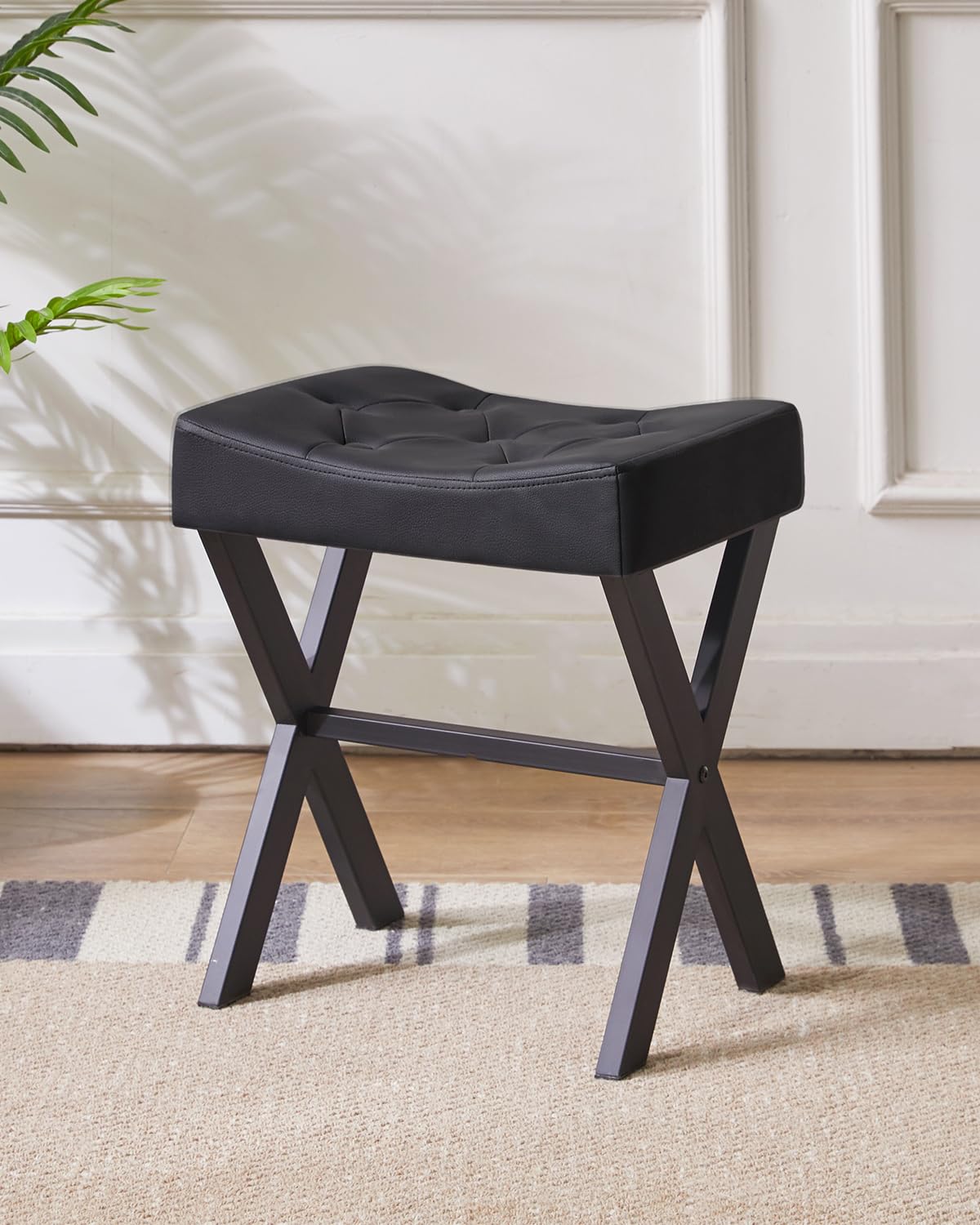 IBUYKE U-förmiger PU Eitelkeitshocker, quadratischer Make-up Hocker mit X-Bein, Ottoman Sitz Fußstütze Hocker, Multi-Use als Kleiner Beistelltisch, für Schlafzimmer, Wohnzimmer, Schwarz WBD019B