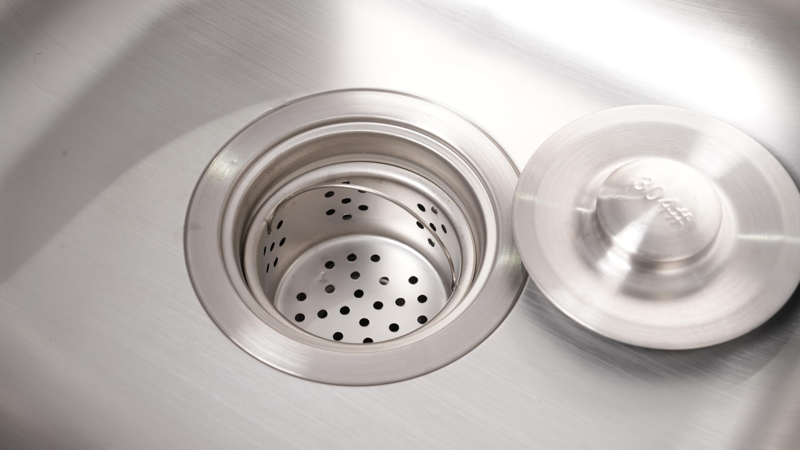 Évier de cuisine sur pied en acier inoxydable 38 x 33 x 83 cm - Avec robinet d'eau froide à 360 ° - Charge maximale : 60 kg - Isolation phonique - Avec tuyau d'écoulement, panier filtrant et