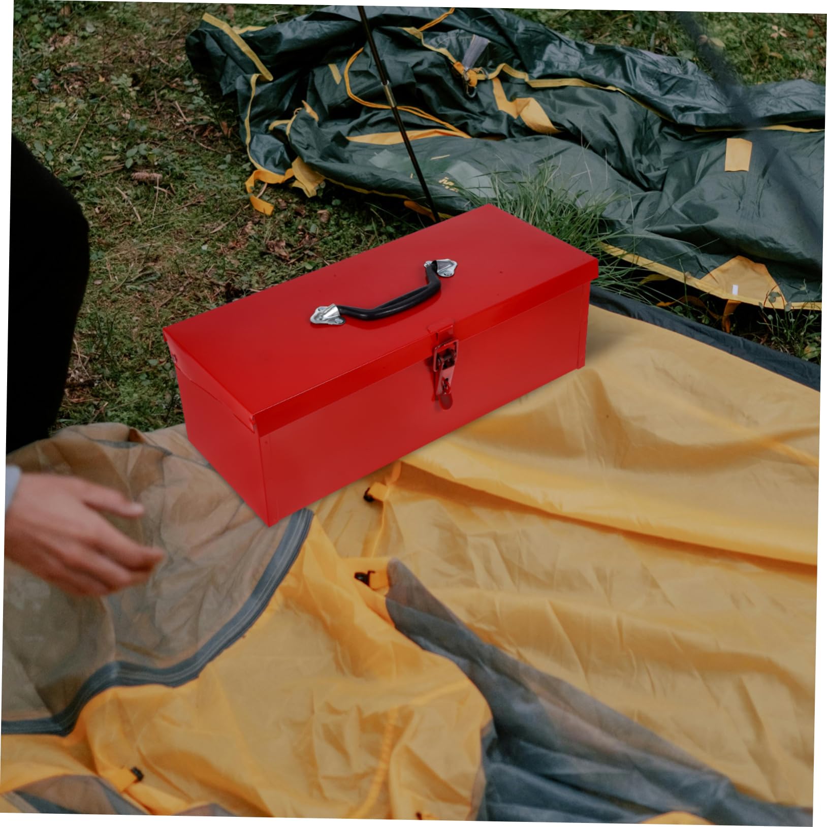 Cassetta Porta Attrezzi Rossa in Ferro, Compatta e Portatile | Lamiera Robusta Apertura Facile, Chiusura a Fibbia, Cassetta Porta Attrezzi per Trattore Stile Casuale